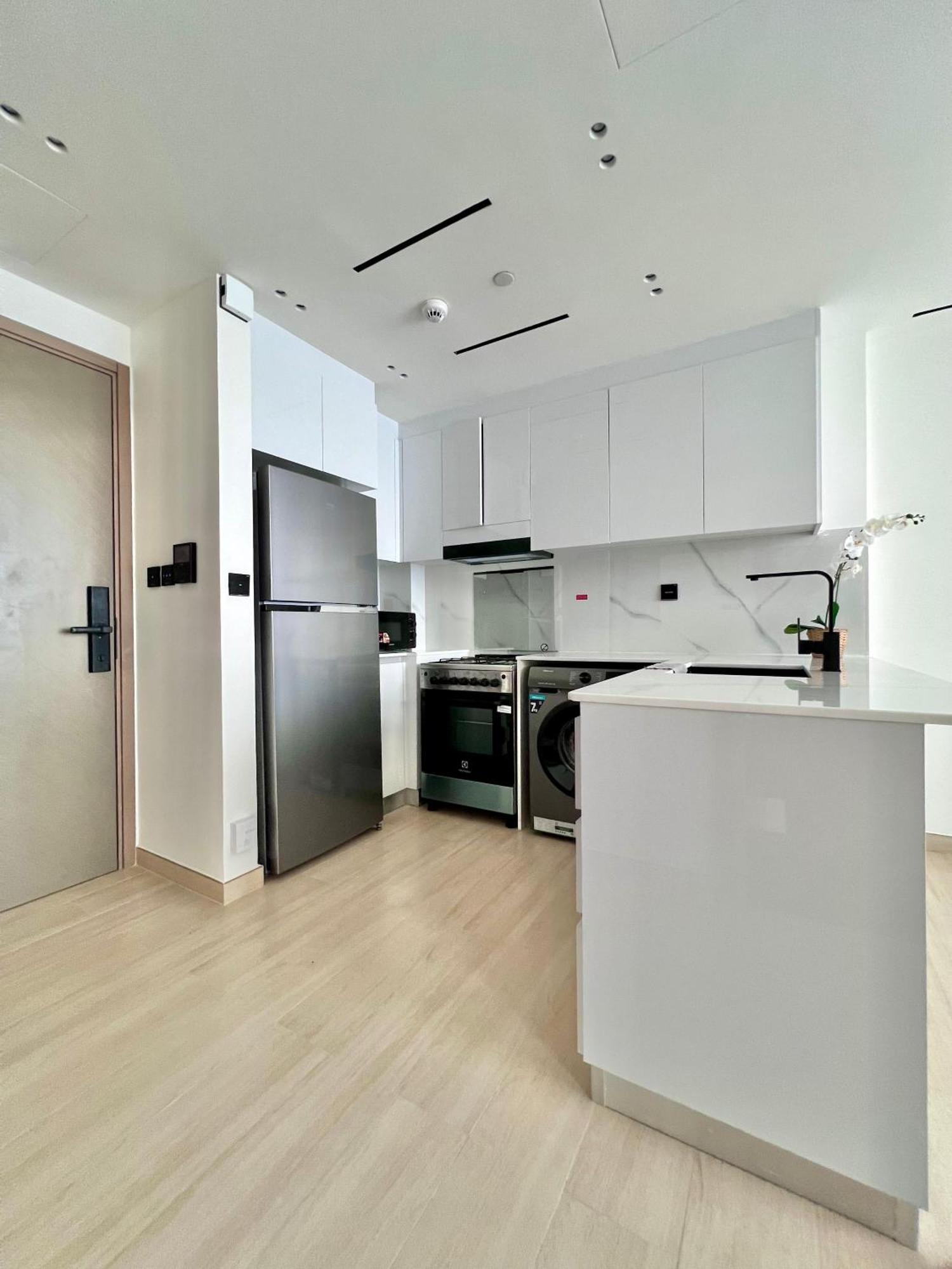 1 Bedroom In Jvc *