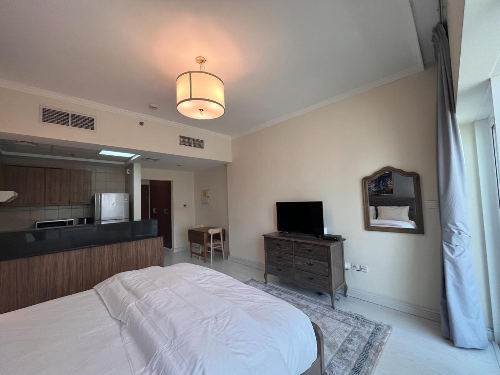 Stylish With Balcony In Downtown Apartemen Dubai