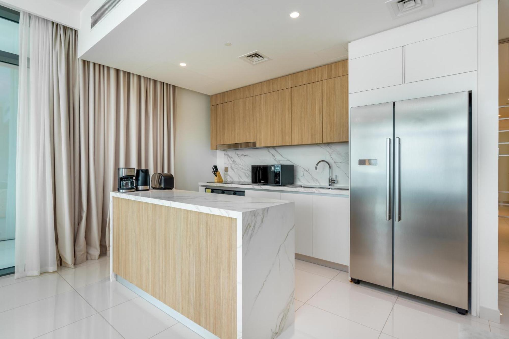 Vista 1 - Beachfront Stunning - Full Sea Views * Dubai