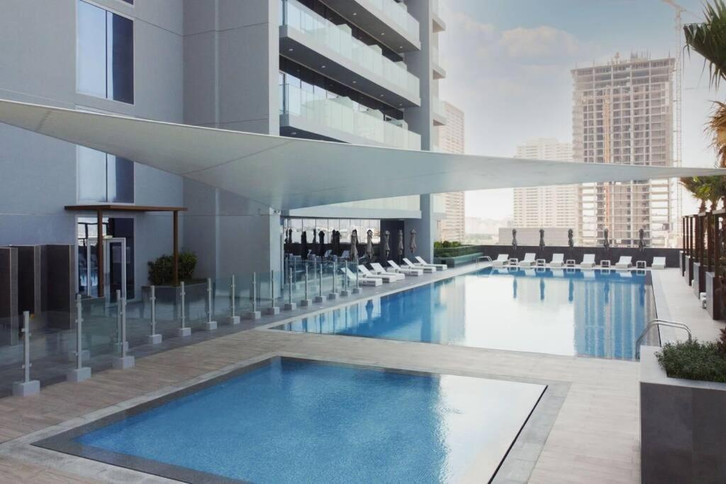 Elegant 1br Retreat With Rooftop Pool In Jvc By Aya Boutique Apartment Dubai