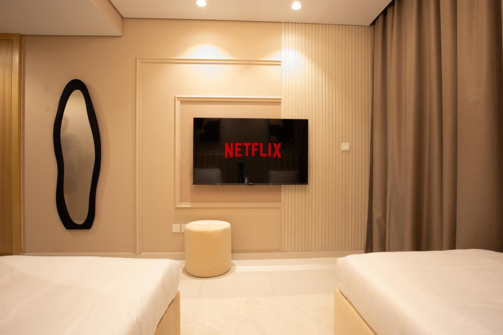 5 Star With Burj View Infinity Pool And Gym Apartament