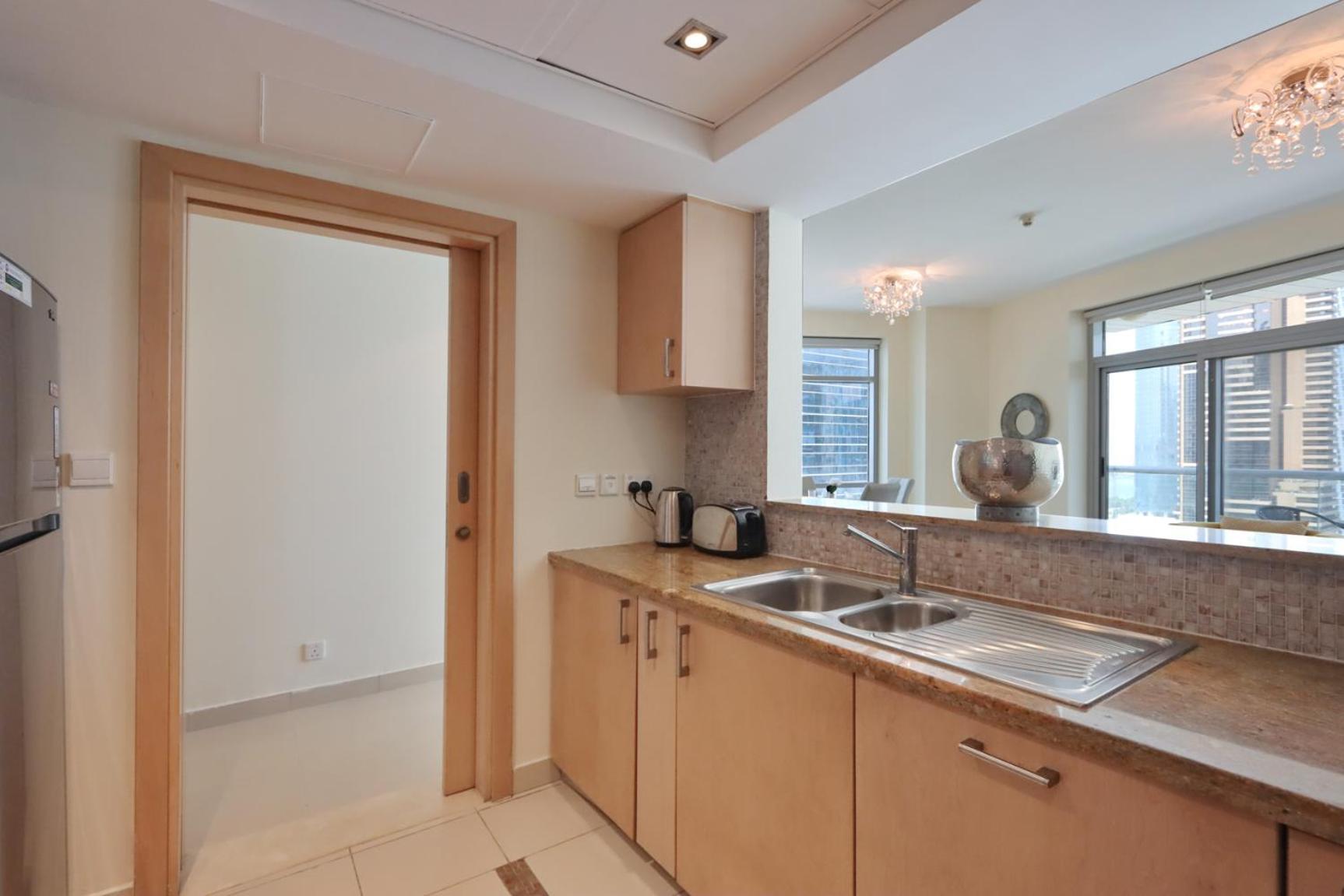 1b With Full Marina Views, Nearby And The Walk *
