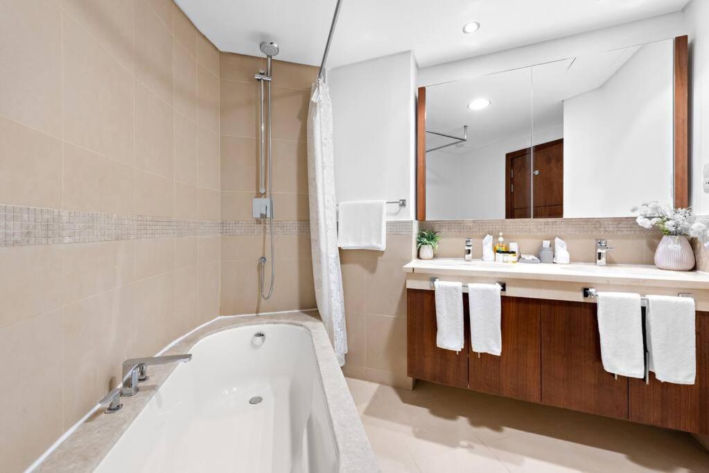 First Class 2br Elegance With Iconic Views Apartment Dubai