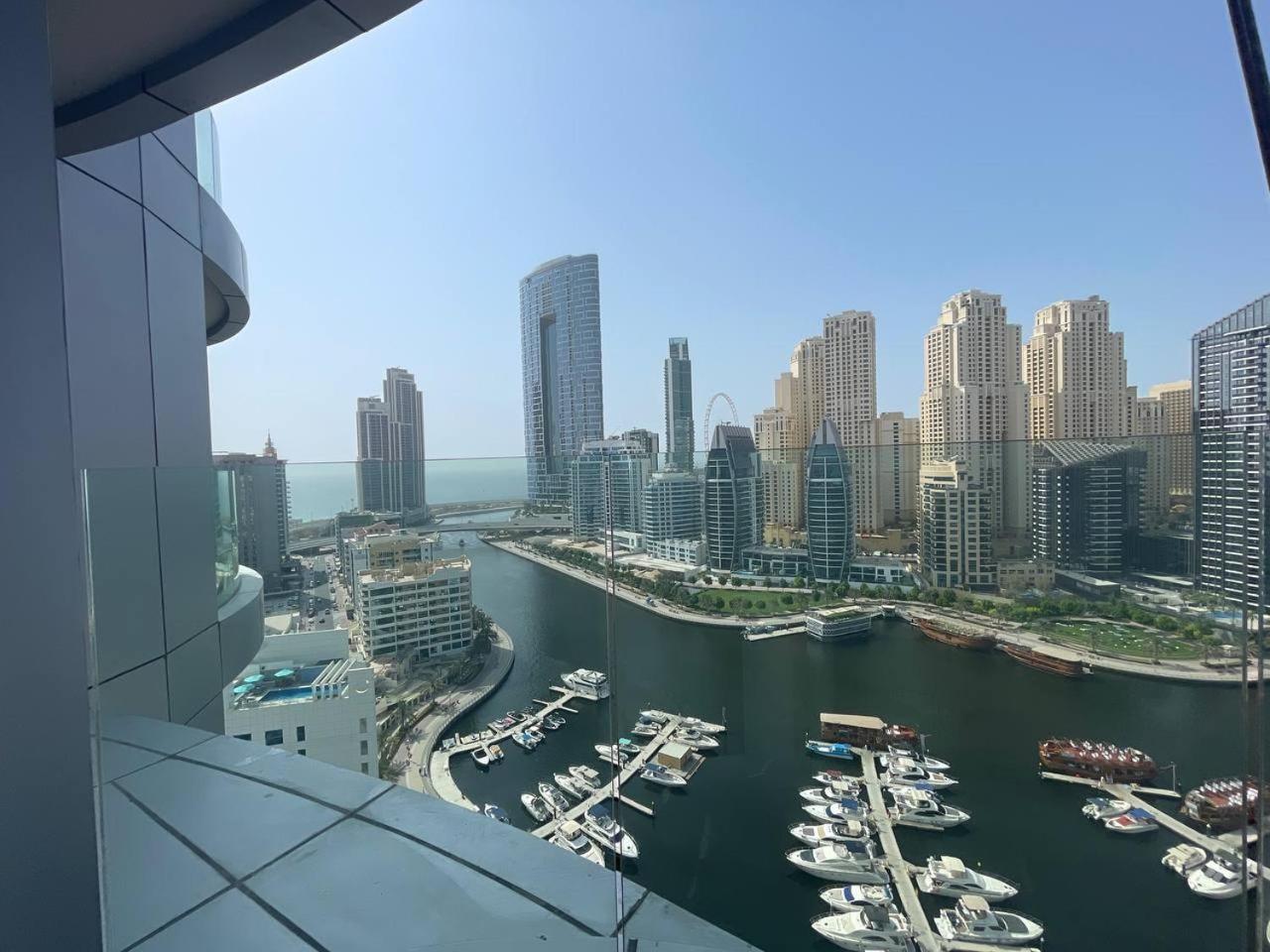 Marina Walk Gem Modern With Pool & Gym Access, Steps To & Metro Appartement Dubai
