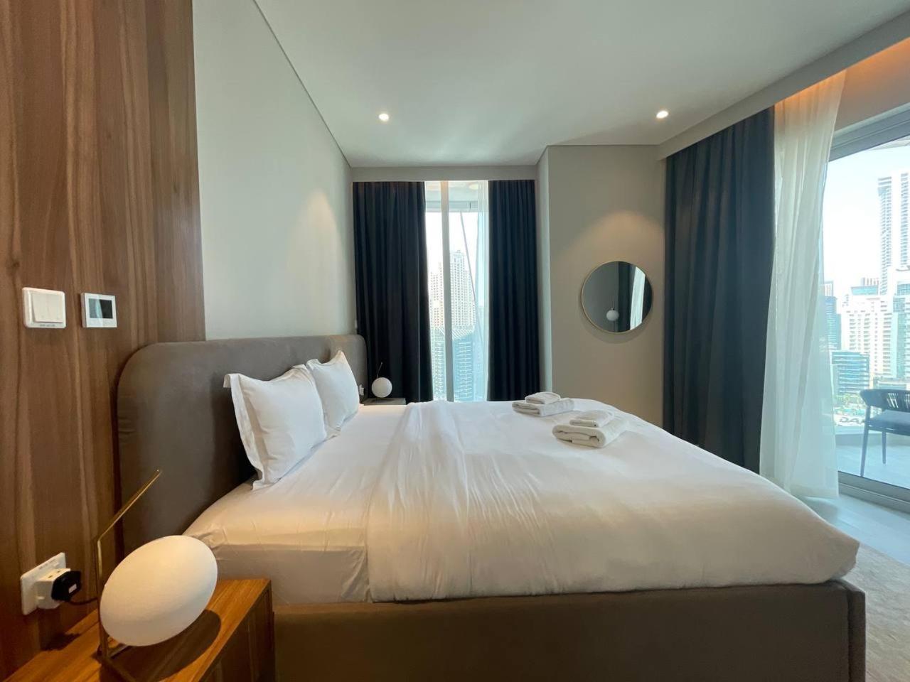 Appartement Marina Walk Gem Modern With Pool & Gym Access, Steps To & Metro Dubai
