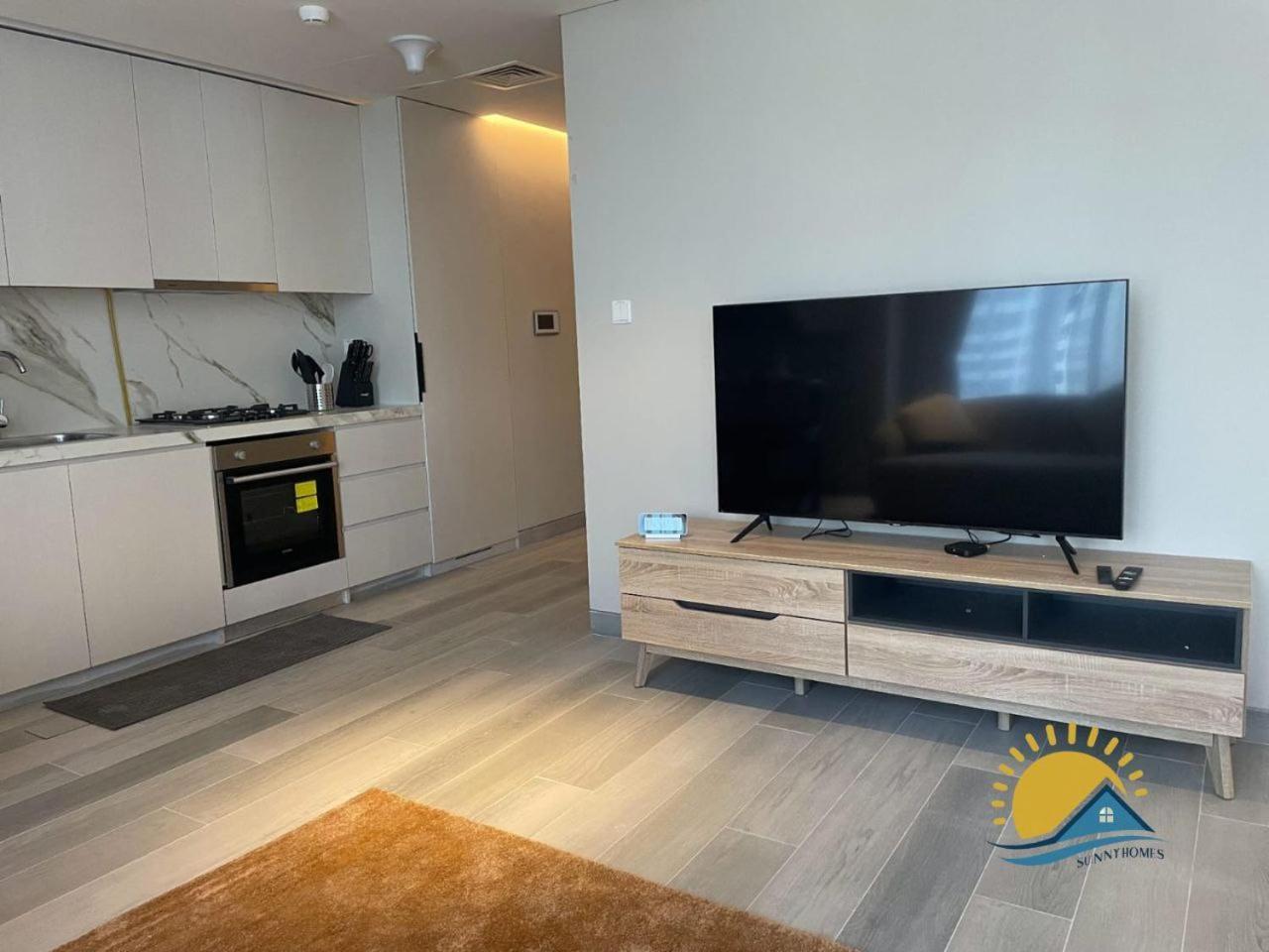 Marina Walk Gem Modern With Pool & Gym Access, Steps To & Metro Appartement