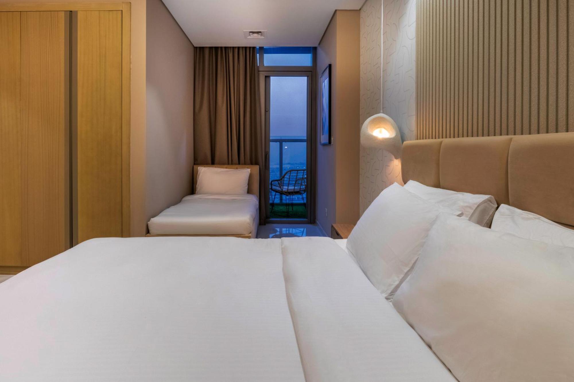 5 Star With Burj View Infinity Pool And Gym Apartament