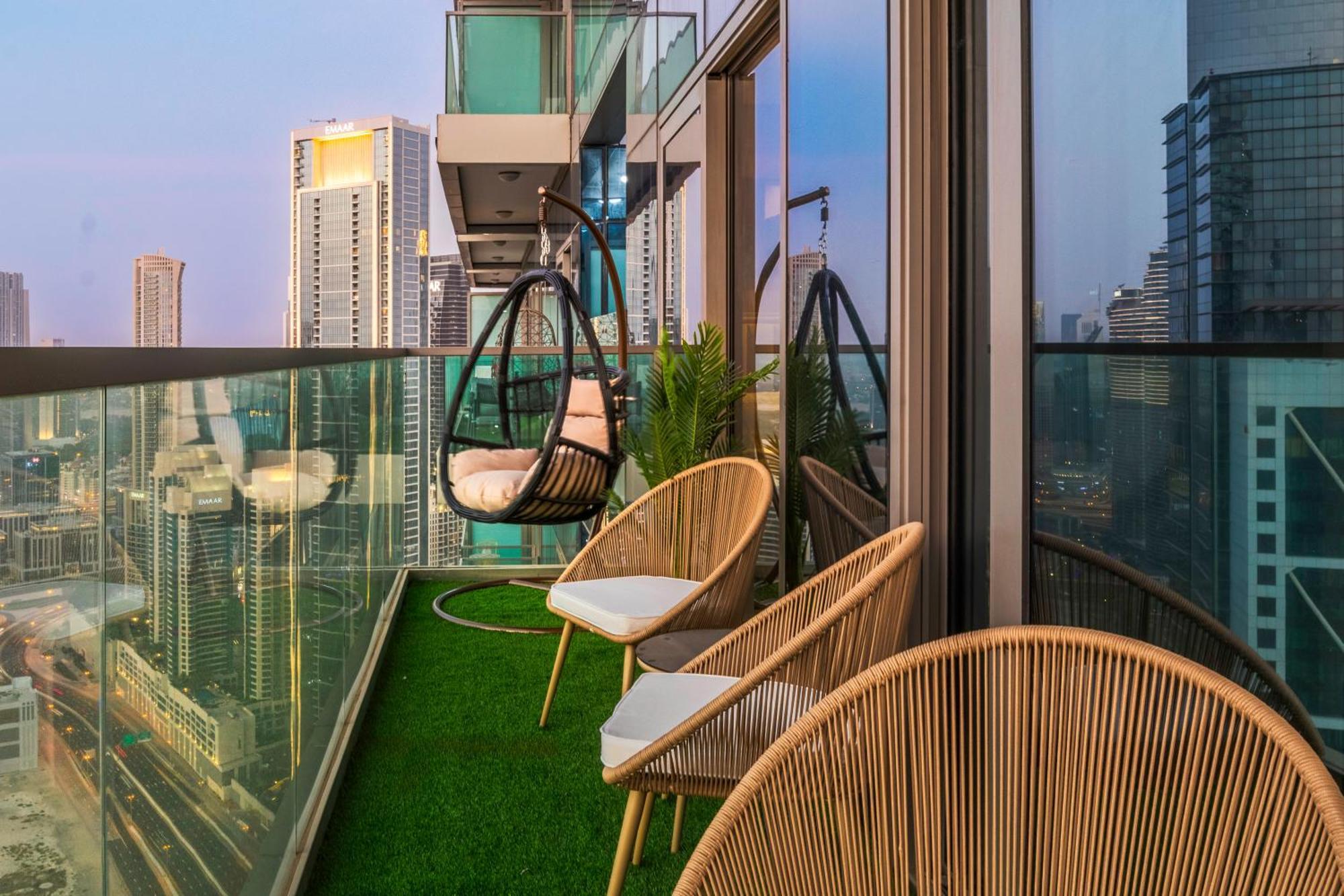 5 Star With Burj View Infinity Pool And Gym Apartament
