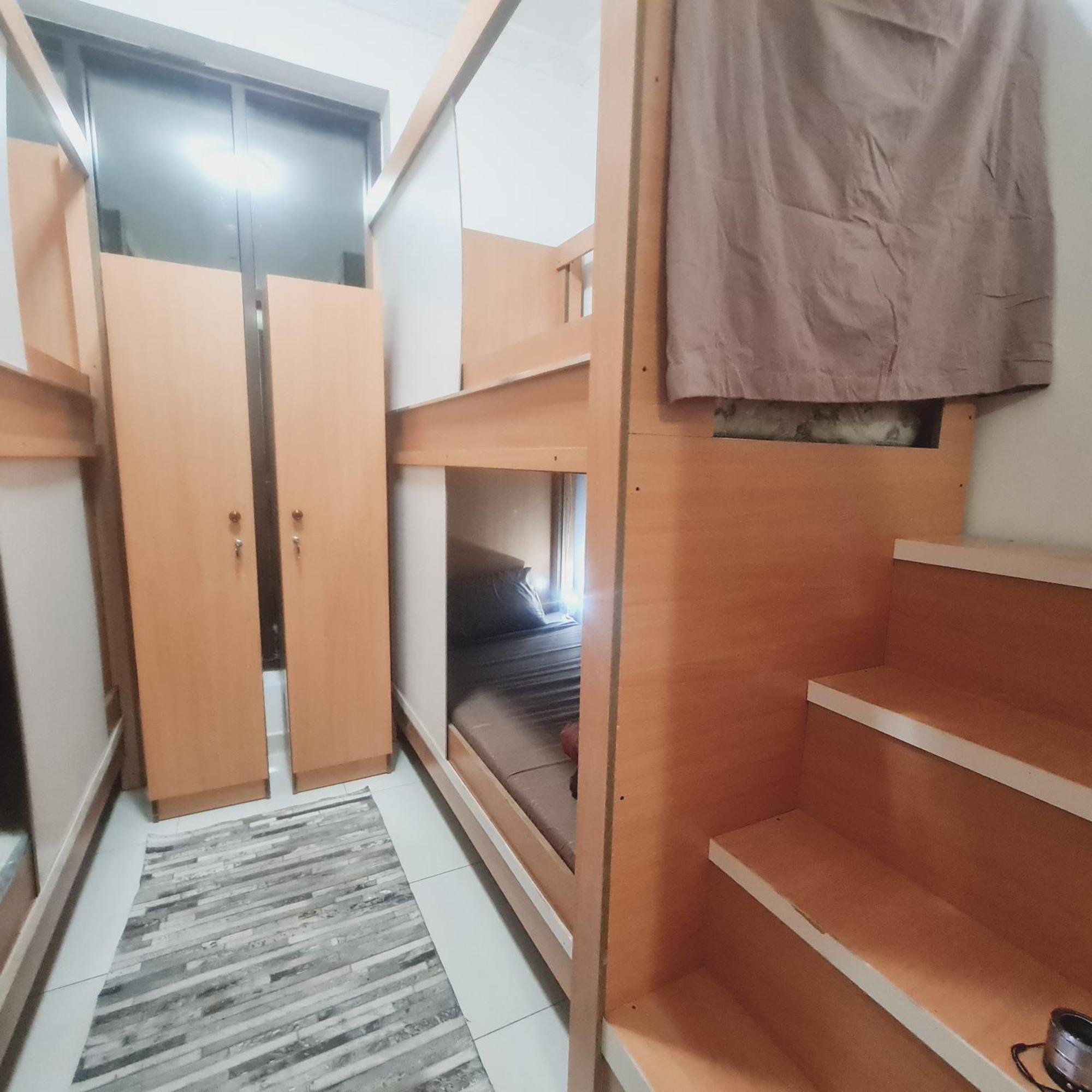 Hostal La Gold Capsule Men's Dubái