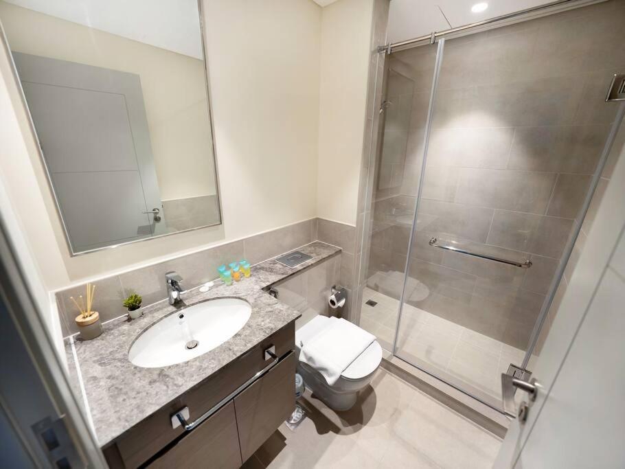 Glorious Fountain,opera &burj Sky View 4br Apartment Dubai