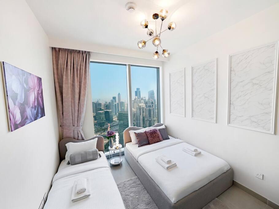 Glorious Fountain,opera &burj Sky View 4br Apartment Dubai