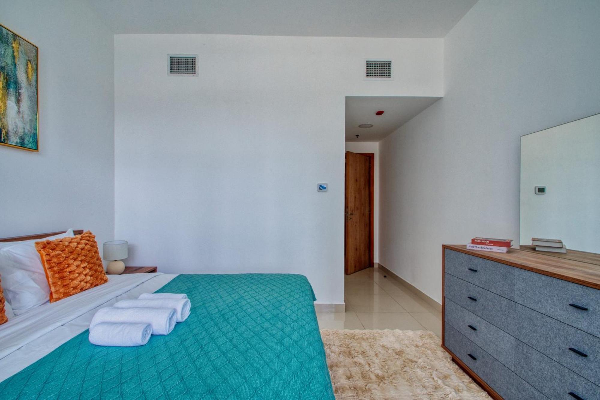 Aesthetic 2br With Marina Waterfront View