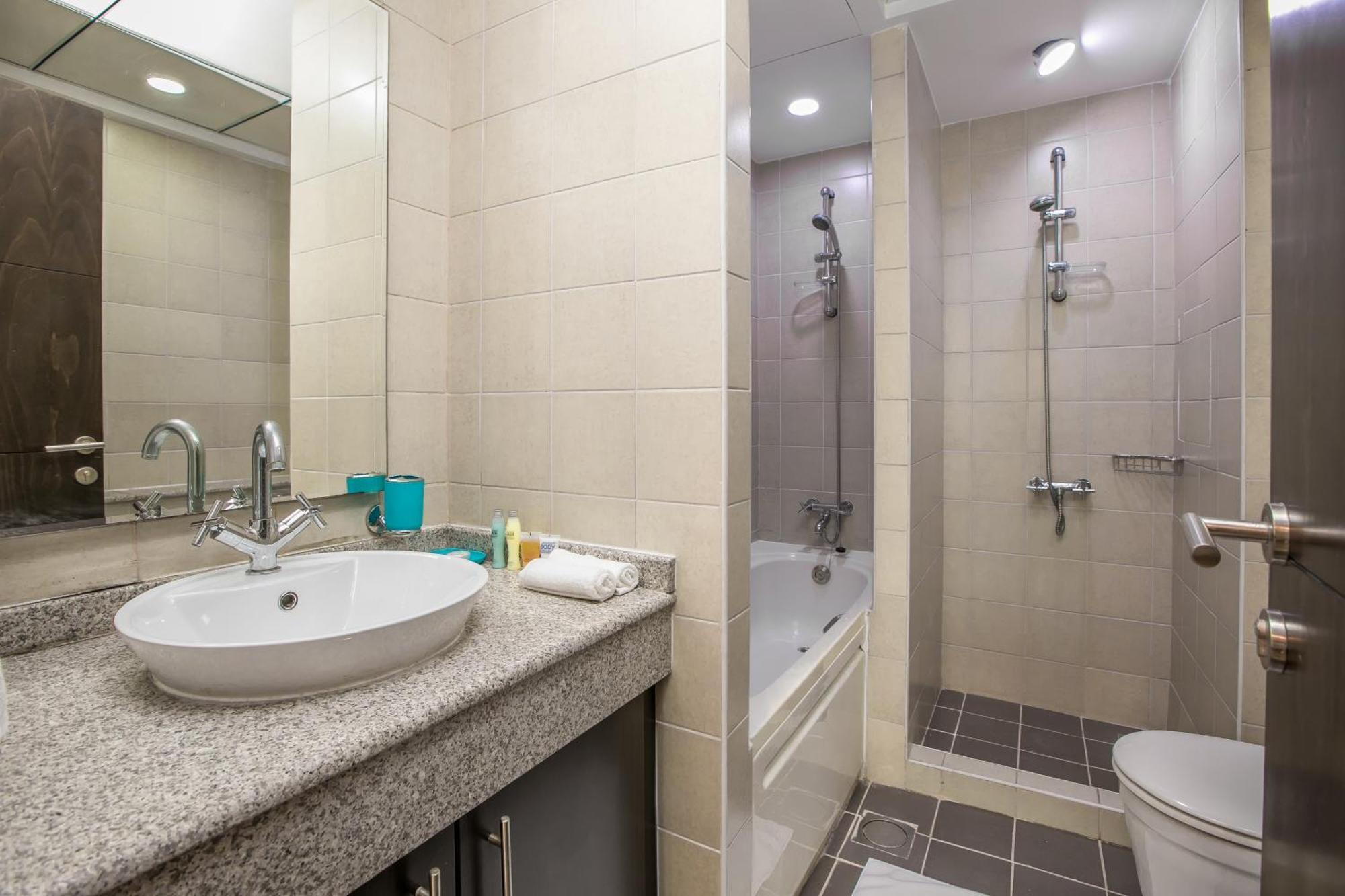 2 Bedroom High Floor Torch Tower Marina - Nox Apartament