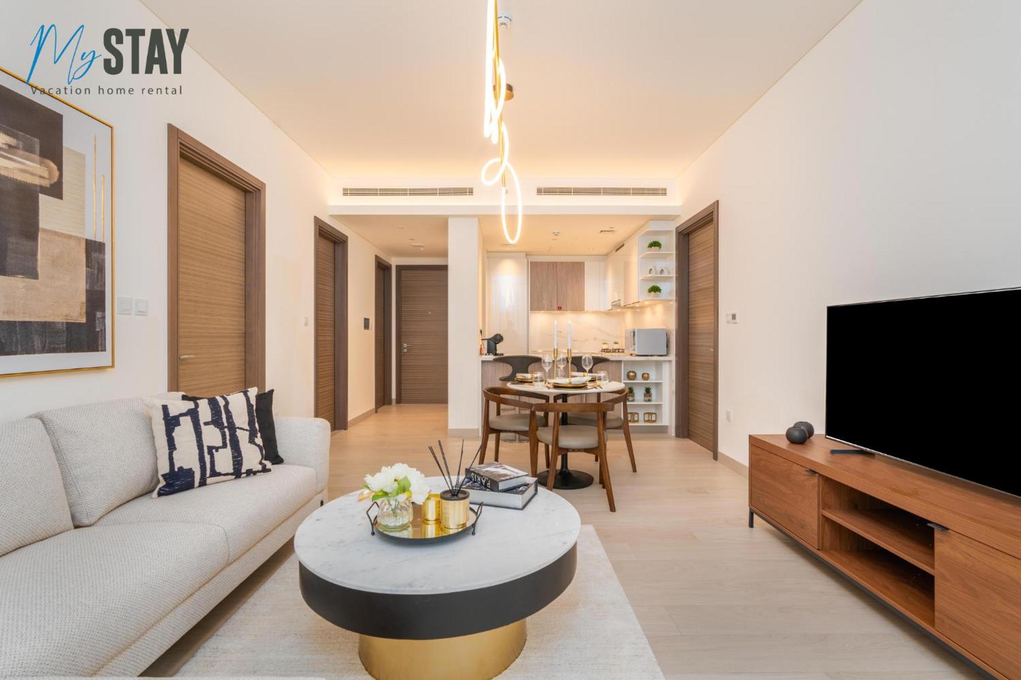 Stylish 2br With Assistant *