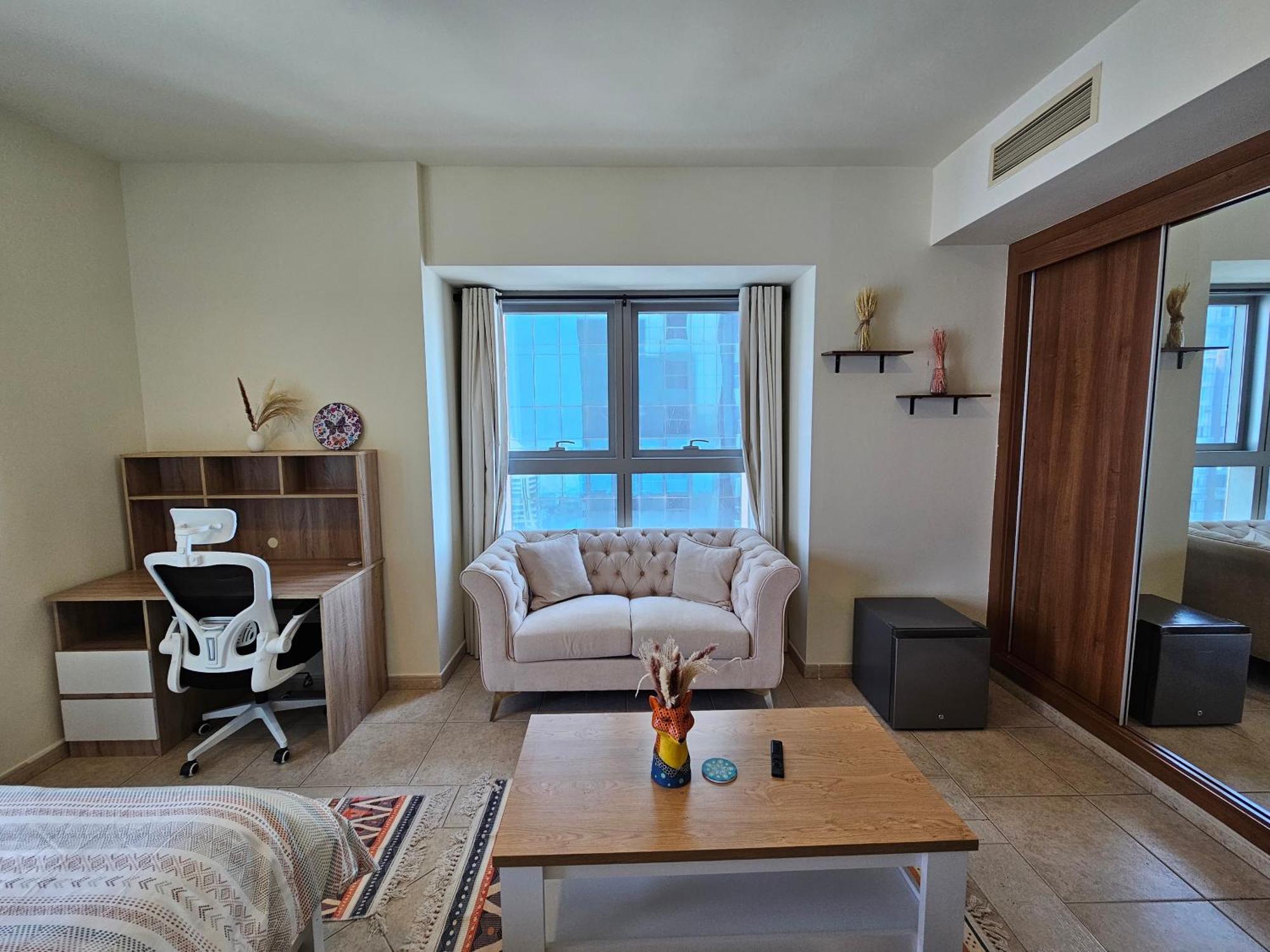 Super Host At Highest Residential Tower In The World, Private In A Shared Privatunterkunft