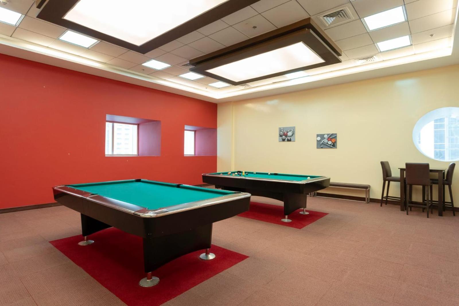 Stunning View 1 Bedroom Pool & Gym