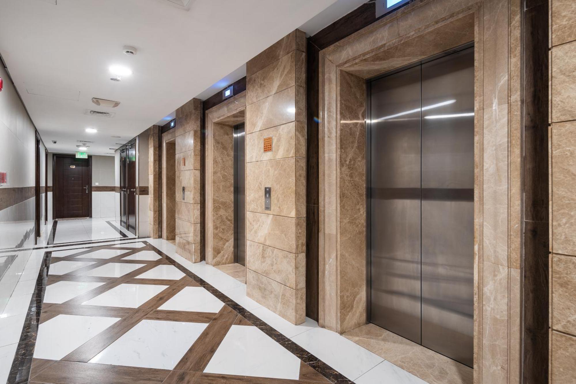 Bright And Airy In Silicon Oasis