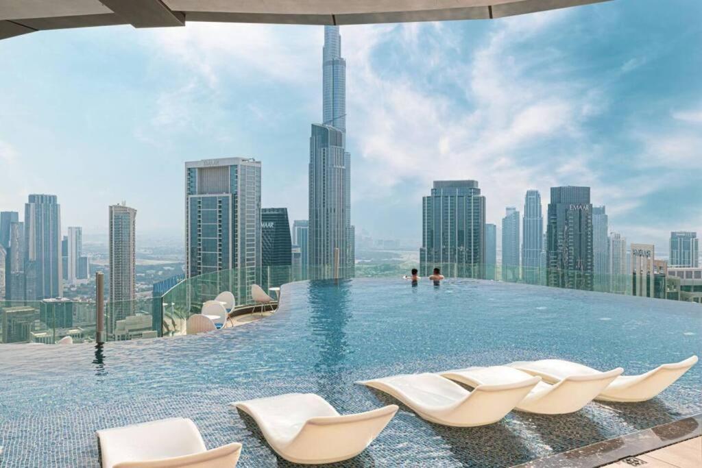 5 Star With Burj View Infinity Pool And Gym Apartament