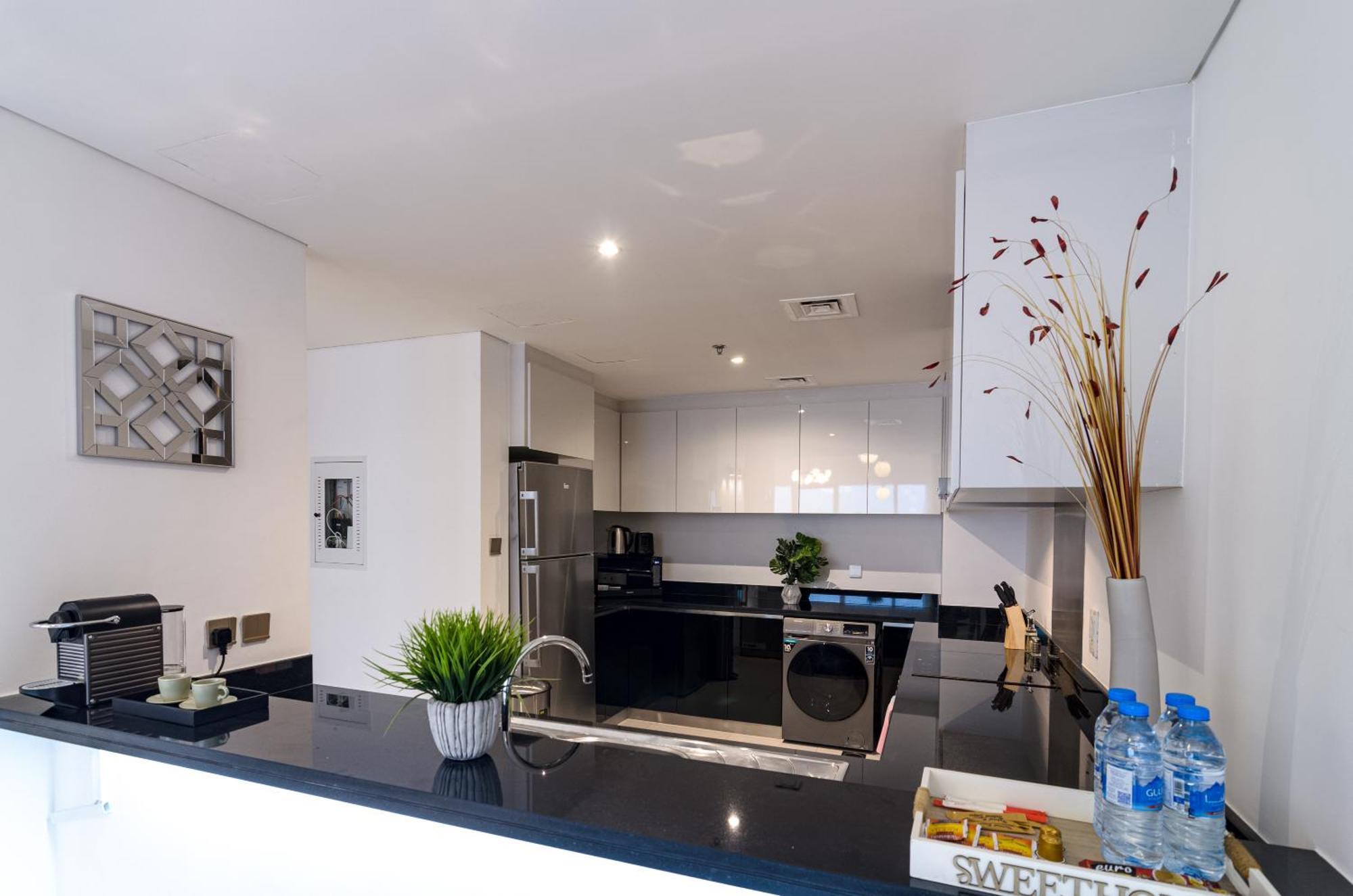 Oskena Vacation Homes- Beautiful High Floor Two Bedroom In Marina * Dubái