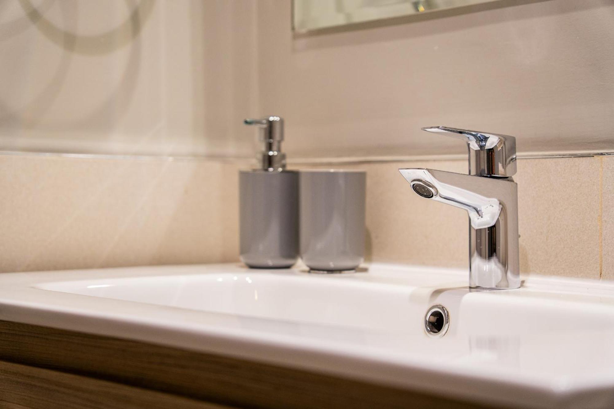 Elegant Escapes - Lavish 1b,dubai Water Canal View Apartamento Dubai
