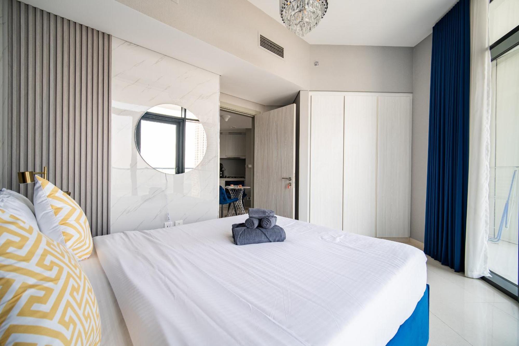 Elegant Escapes - Lavish 1b,dubai Water Canal View *