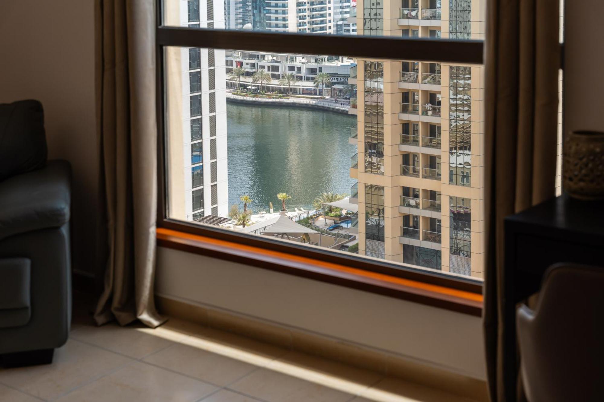 Apartamento Spacious 5br With Maid's On Jbr - Prime Location, Steps From Shops, Dining & Entertainment - By Sunkissed Homes *