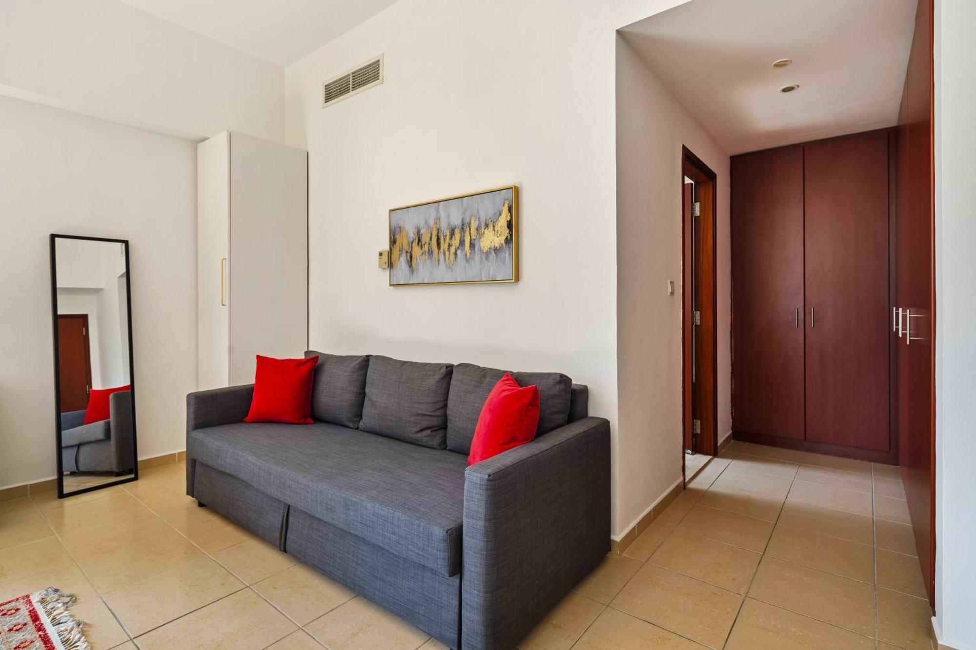 Apartamento Spacious 5br With Maid's On Jbr - Prime Location, Steps From Shops, Dining & Entertainment - By Sunkissed Homes