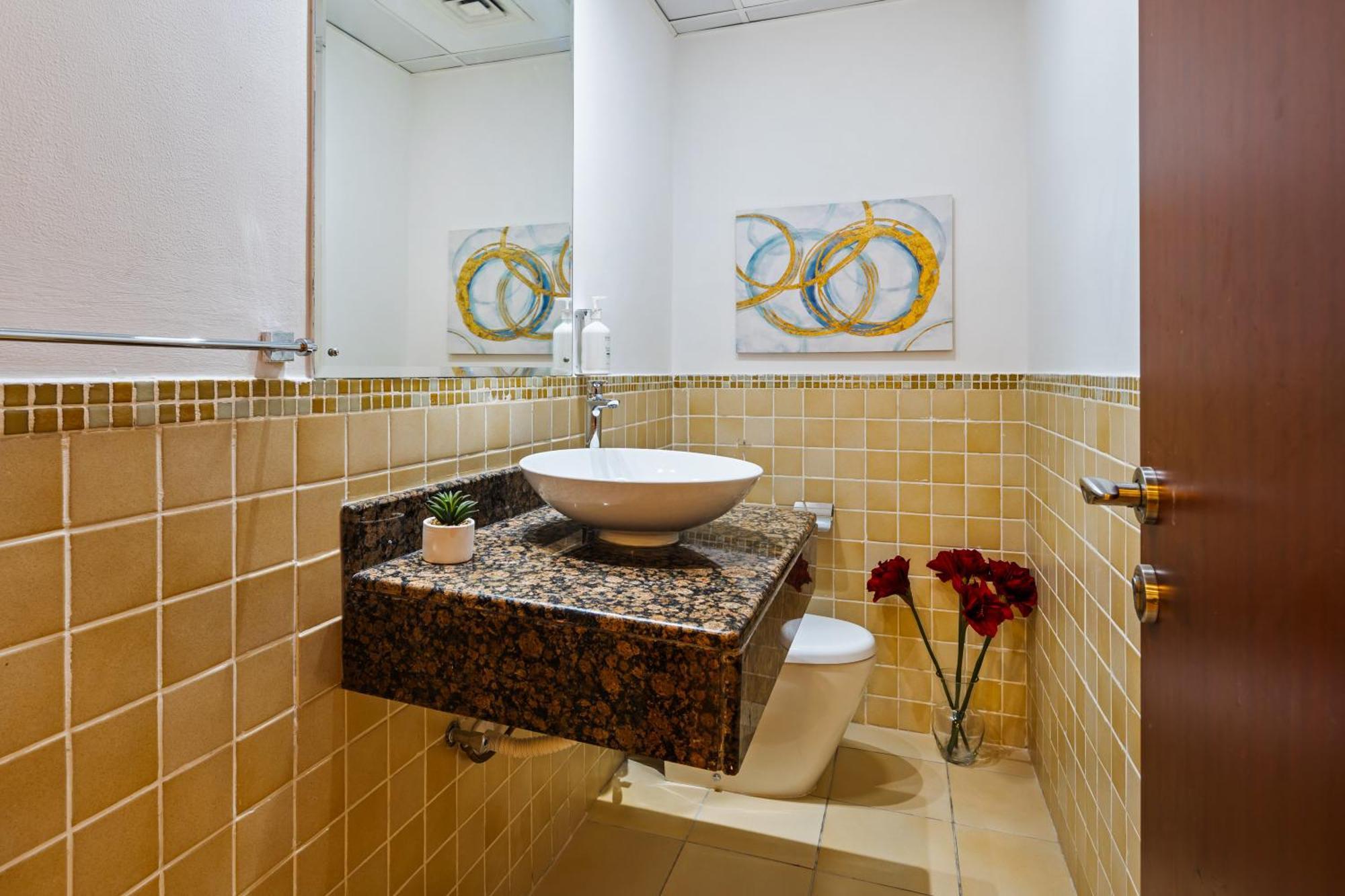 Spacious 5br With Maid's On Jbr - Prime Location, Steps From Shops, Dining & Entertainment - By Sunkissed Homes Apartamento Dubái