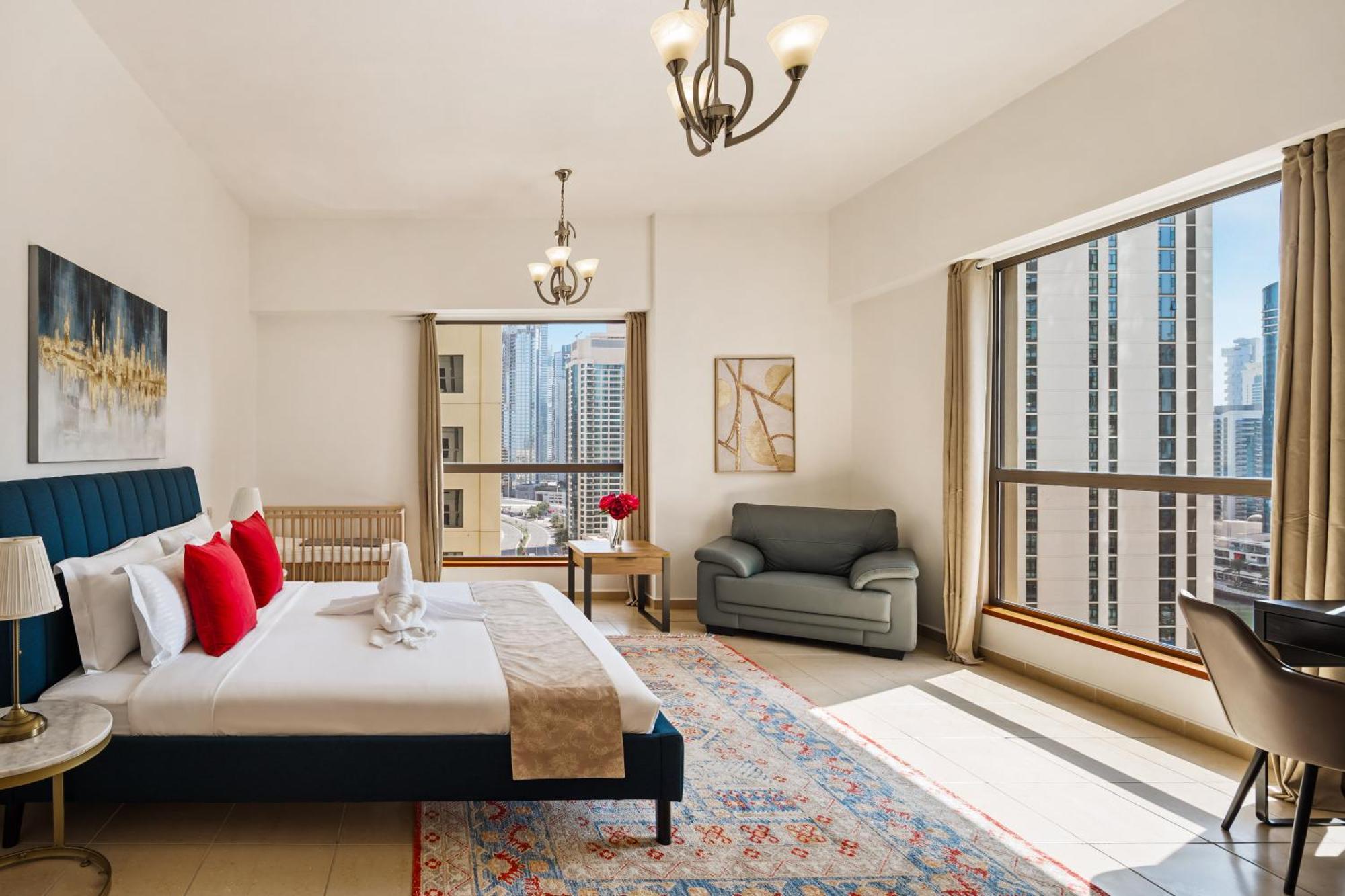 Apartamento Spacious 5br With Maid's On Jbr - Prime Location, Steps From Shops, Dining & Entertainment - By Sunkissed Homes *