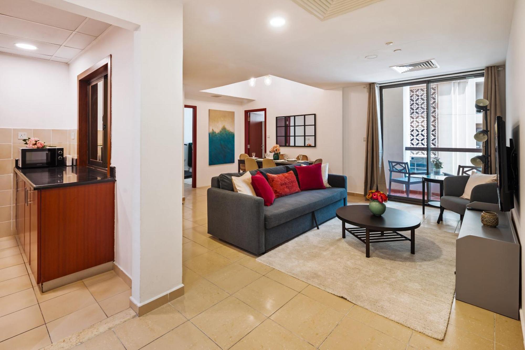 Spacious 5br With Maid's On Jbr - Prime Location, Steps From Shops, Dining & Entertainment - By Sunkissed Homes Dubái