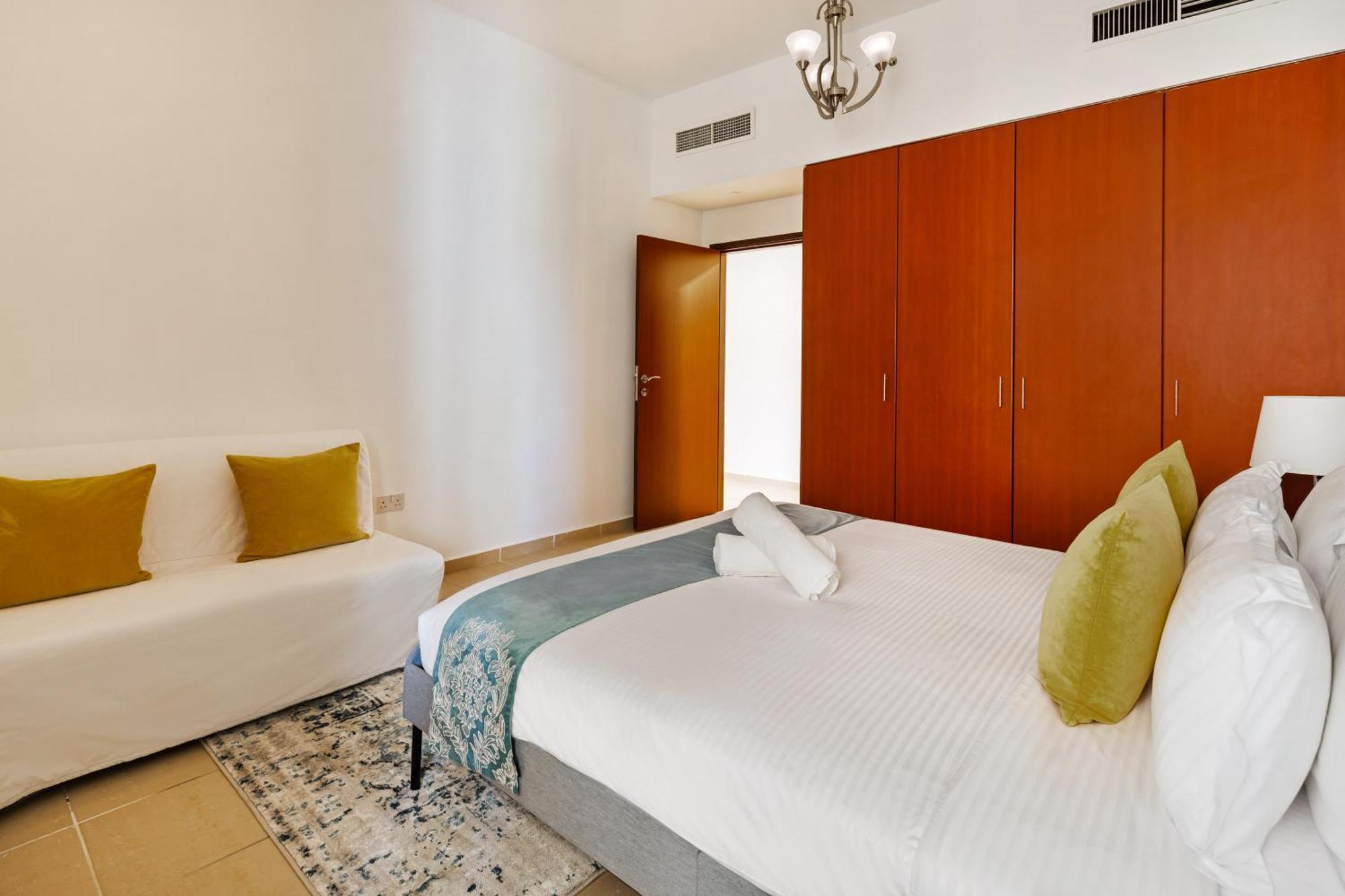 Spacious 5br With Maid's On Jbr - Prime Location, Steps From Shops, Dining & Entertainment - By Sunkissed Homes Apartamento *