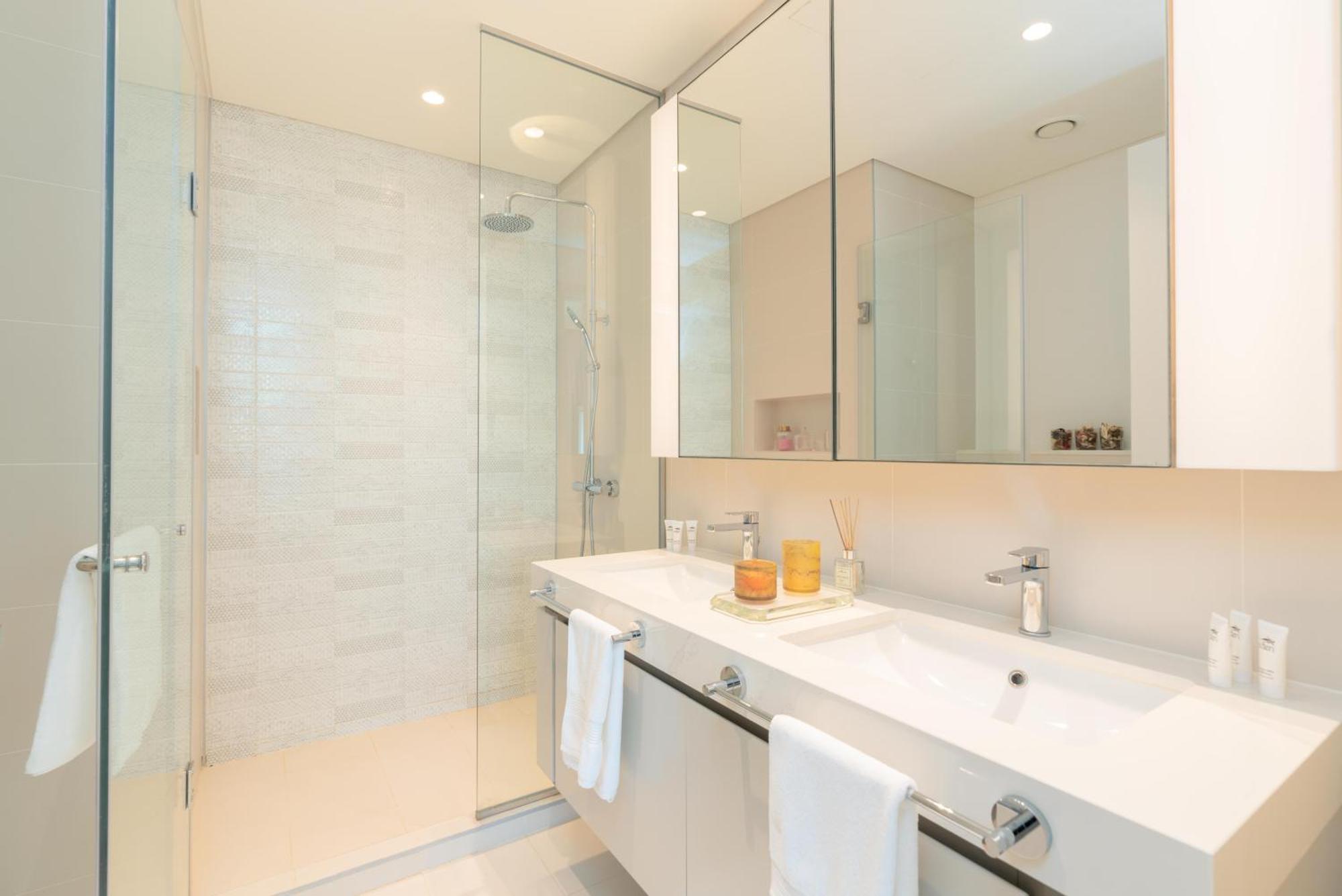 Sunrise Bay Tower 1 - Beachfront Unit With Access Dubaï