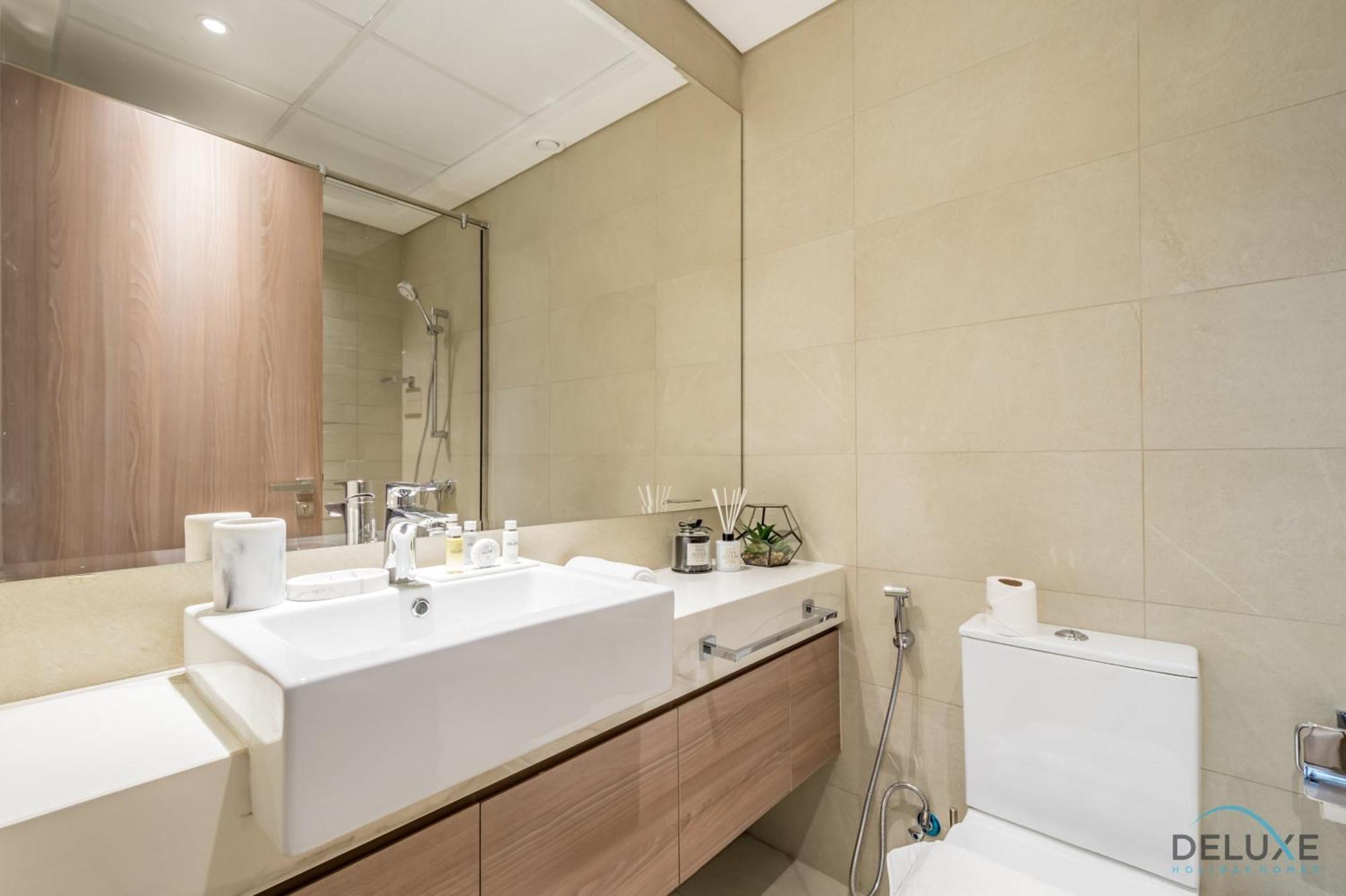 Appartement Inviting 2br In Azizi Riviera 39, Al Merkadh By Deluxe Homes