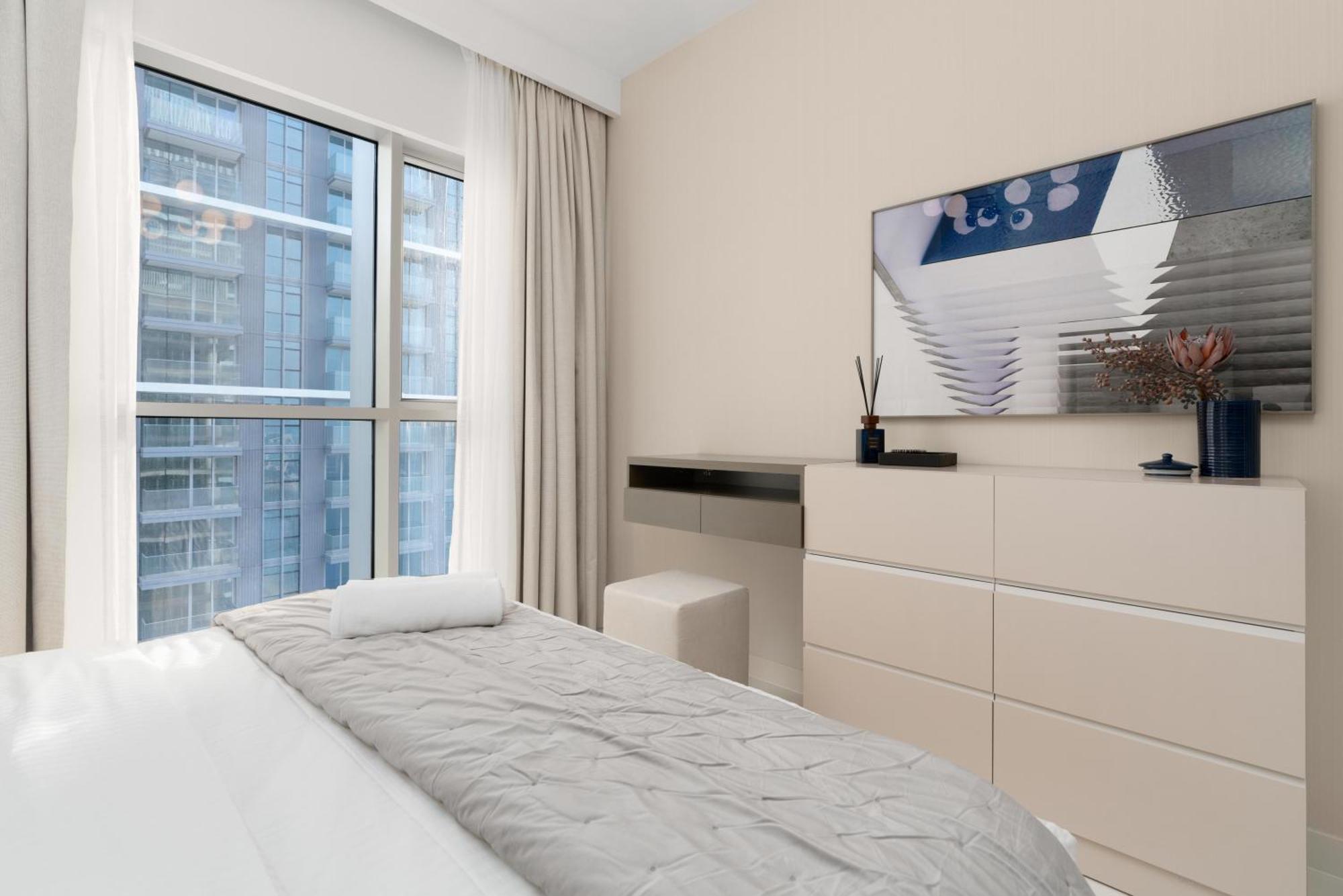 Apartment Isle Tower 2 - Beachfront Stunning - Full Sea Views *
