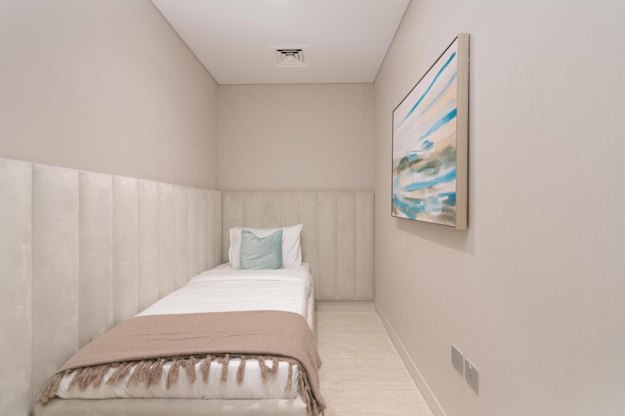 Isle Tower 2 - Beachfront Stunning - Full Sea Views * Dubai