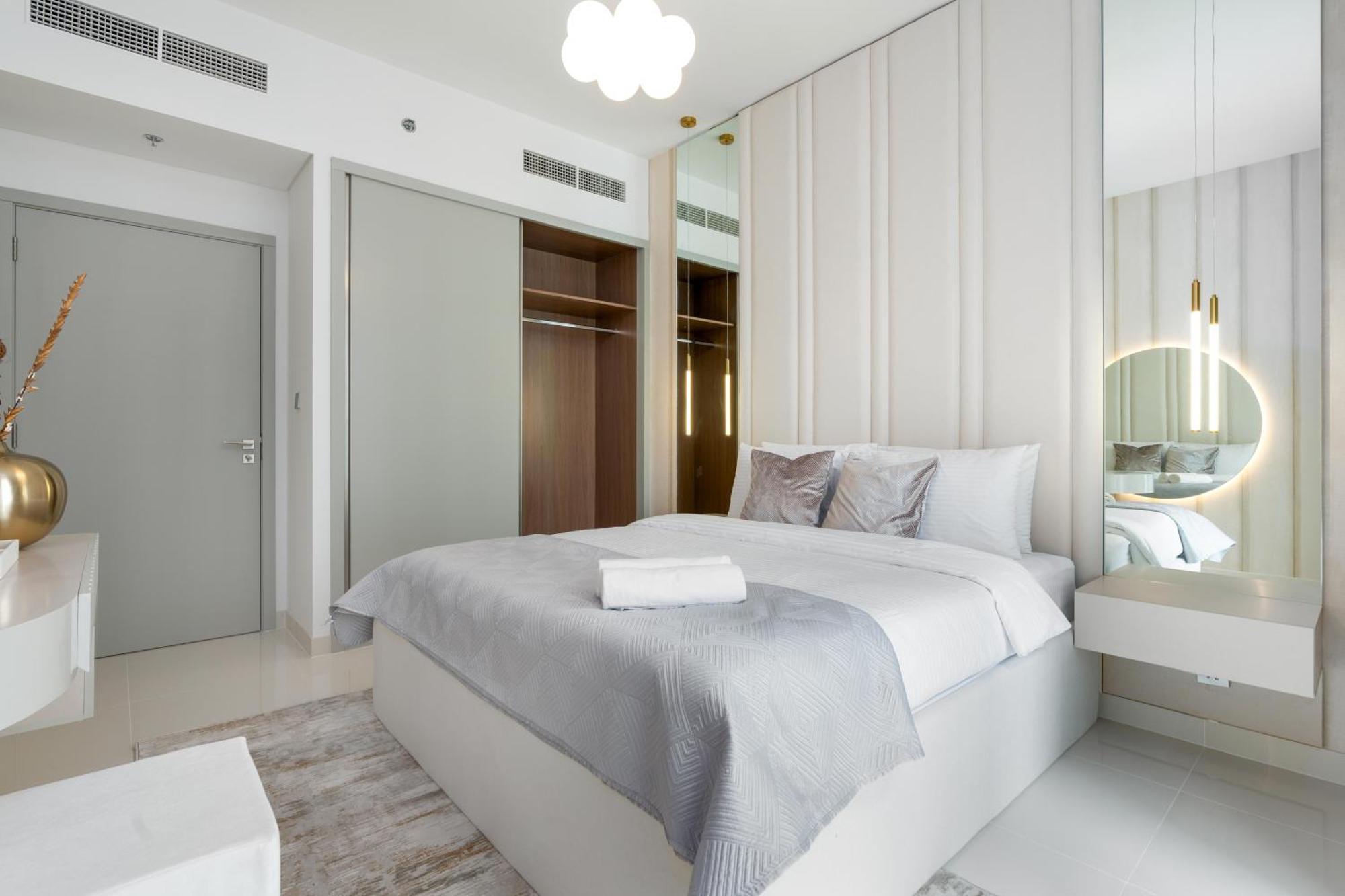 Isle Tower 2 - Beachfront Stunning - Full Sea Views Apartment