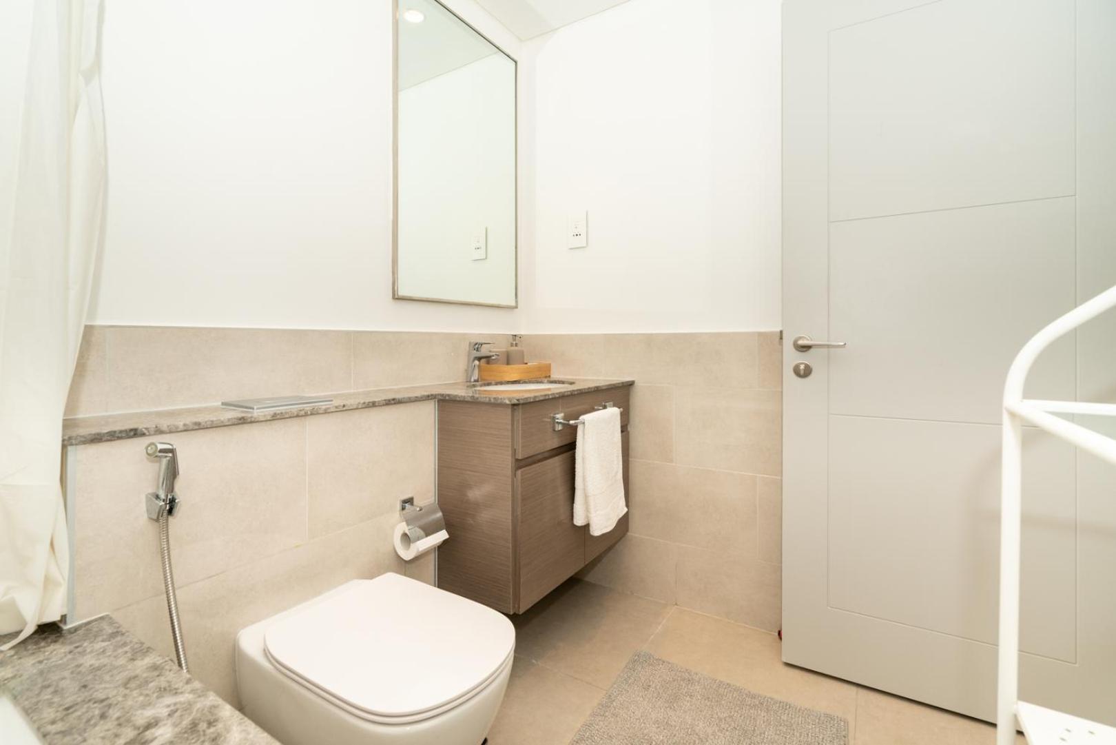 Lejlighed Downtown Luxury - Open Views Of The & The Sea - Walking Distance To Mall