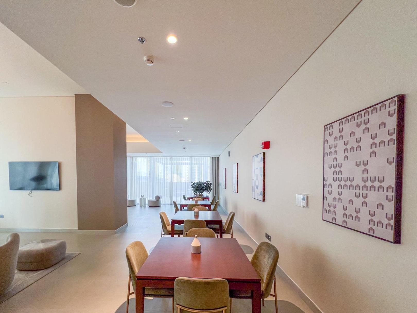 Downtown Luxury - Open Views Of The & The Sea - Walking Distance To Mall Lejlighed *