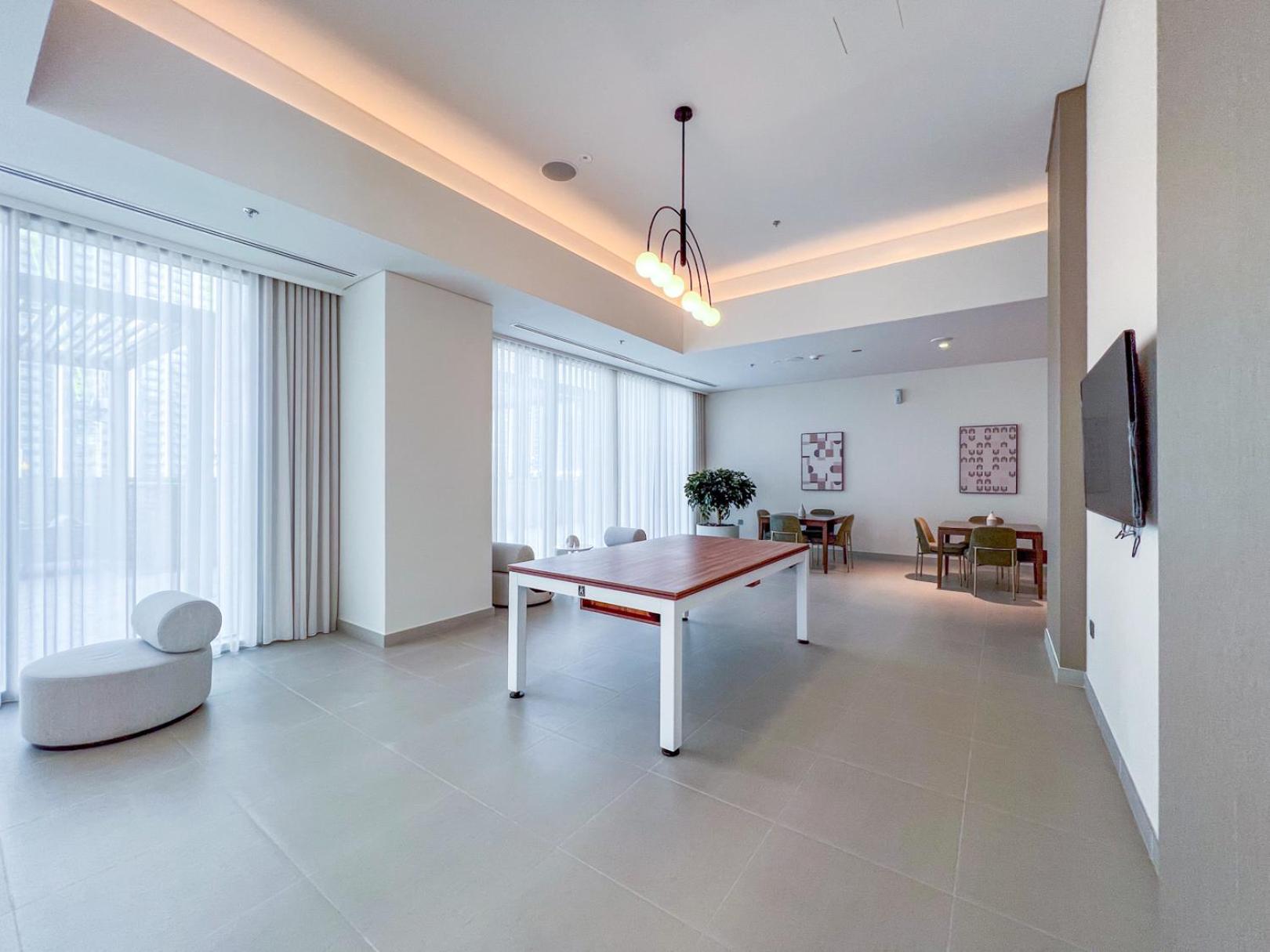Downtown Luxury - Open Views Of The & The Sea - Walking Distance To Mall Lejlighed
