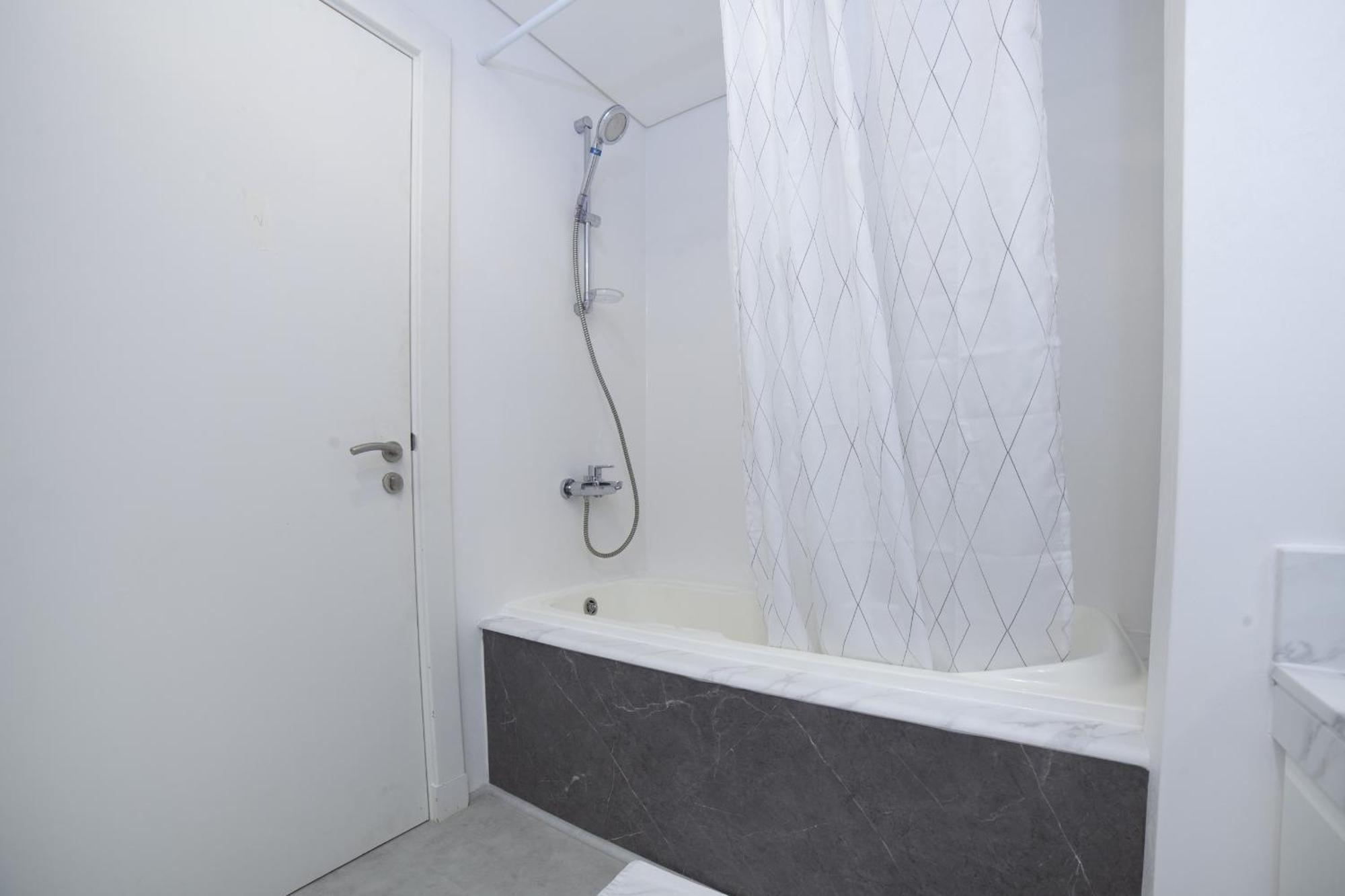 Lux Living On Palm Jumeirah With Pool & Access * Dubái