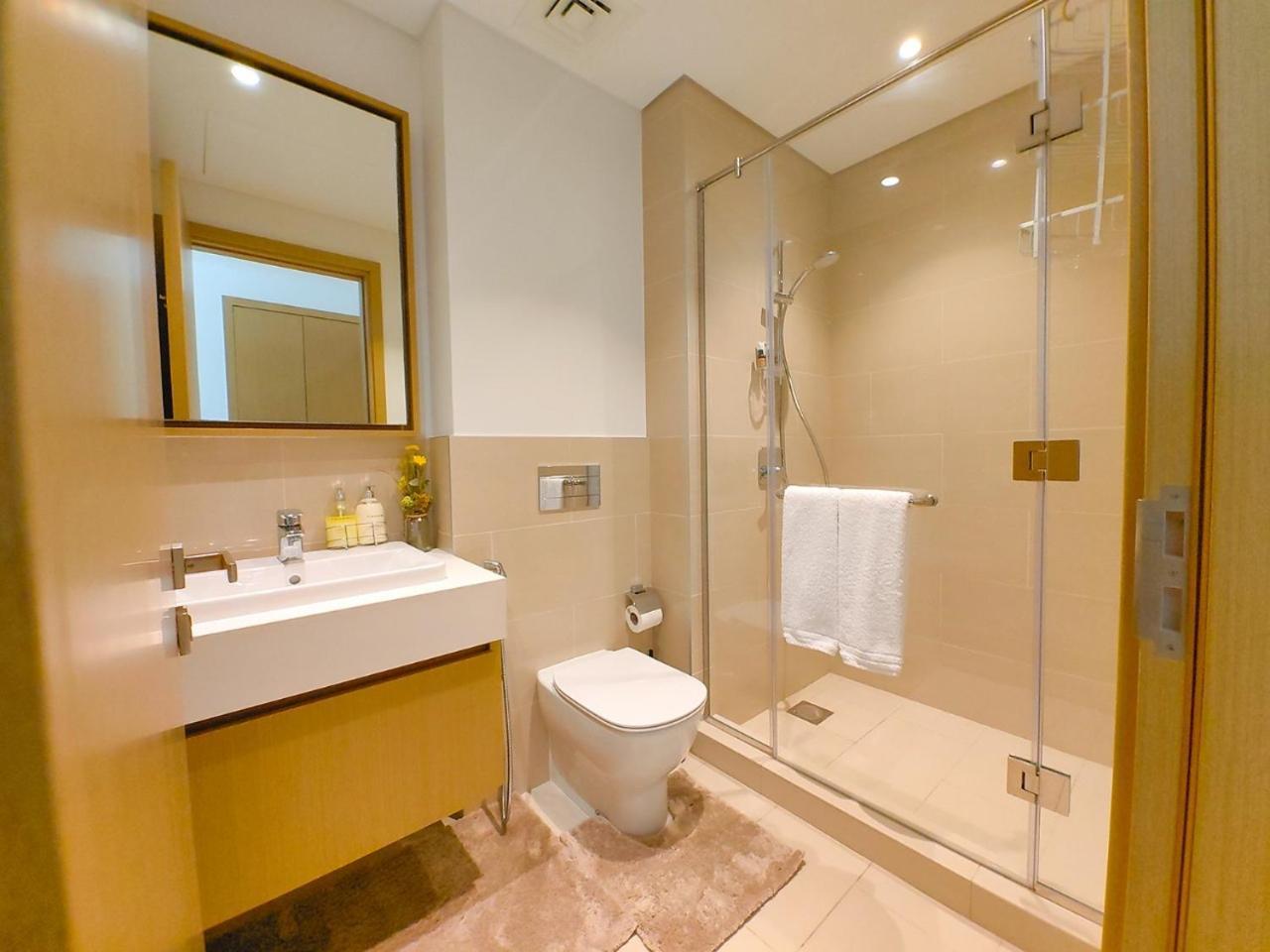 Apartemen Creek Harbour Retreat: Luxurious 2-br