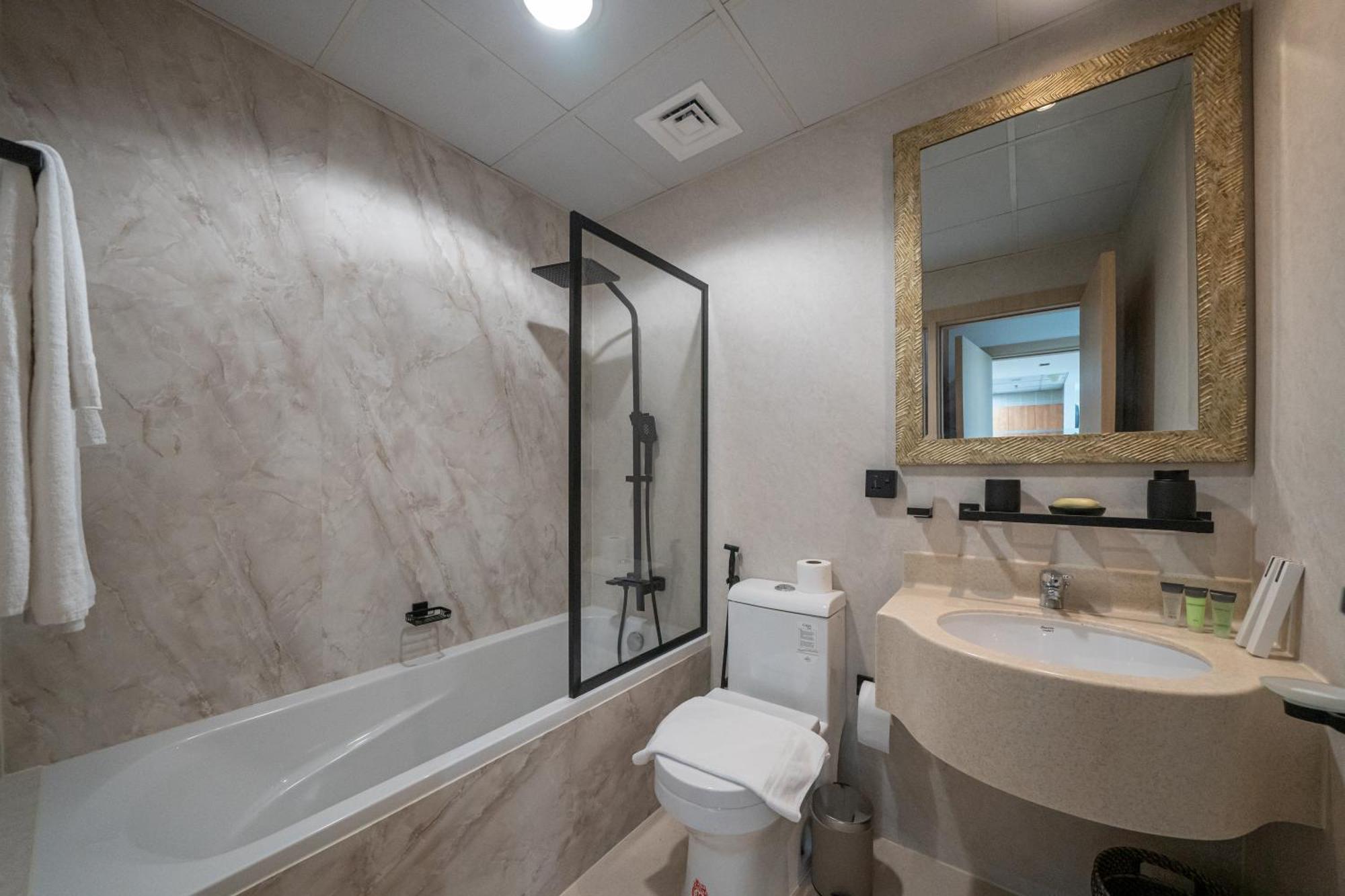 Exquisite Marina View 2 Bedrooms Near Metro And Marina Mall Appartement