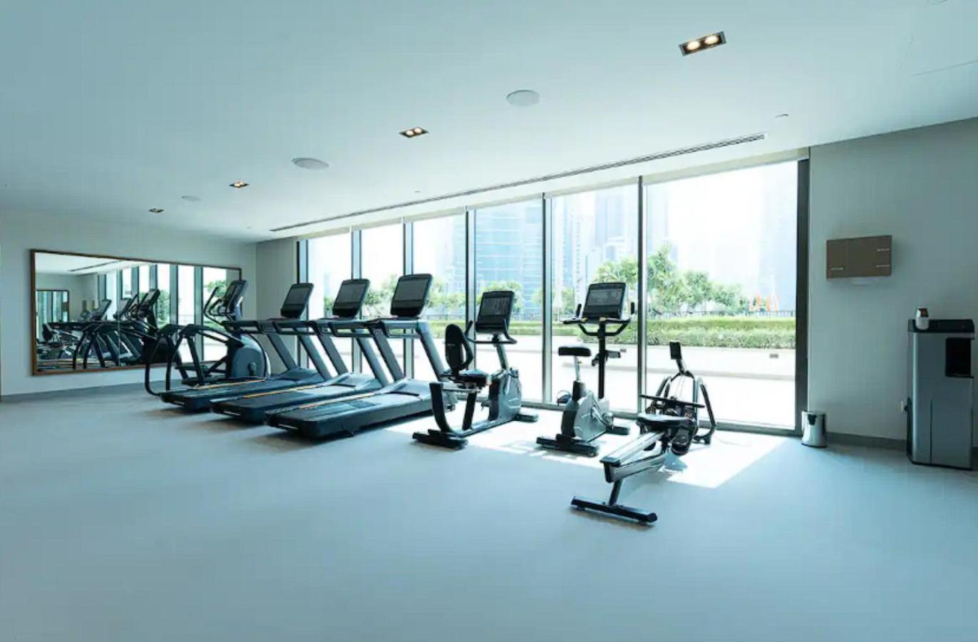 Stunning 3 Bedroom With Burj Khalifa And Fountain Views - Sleeps 9 - 2 Balconies Appartement Dubaï