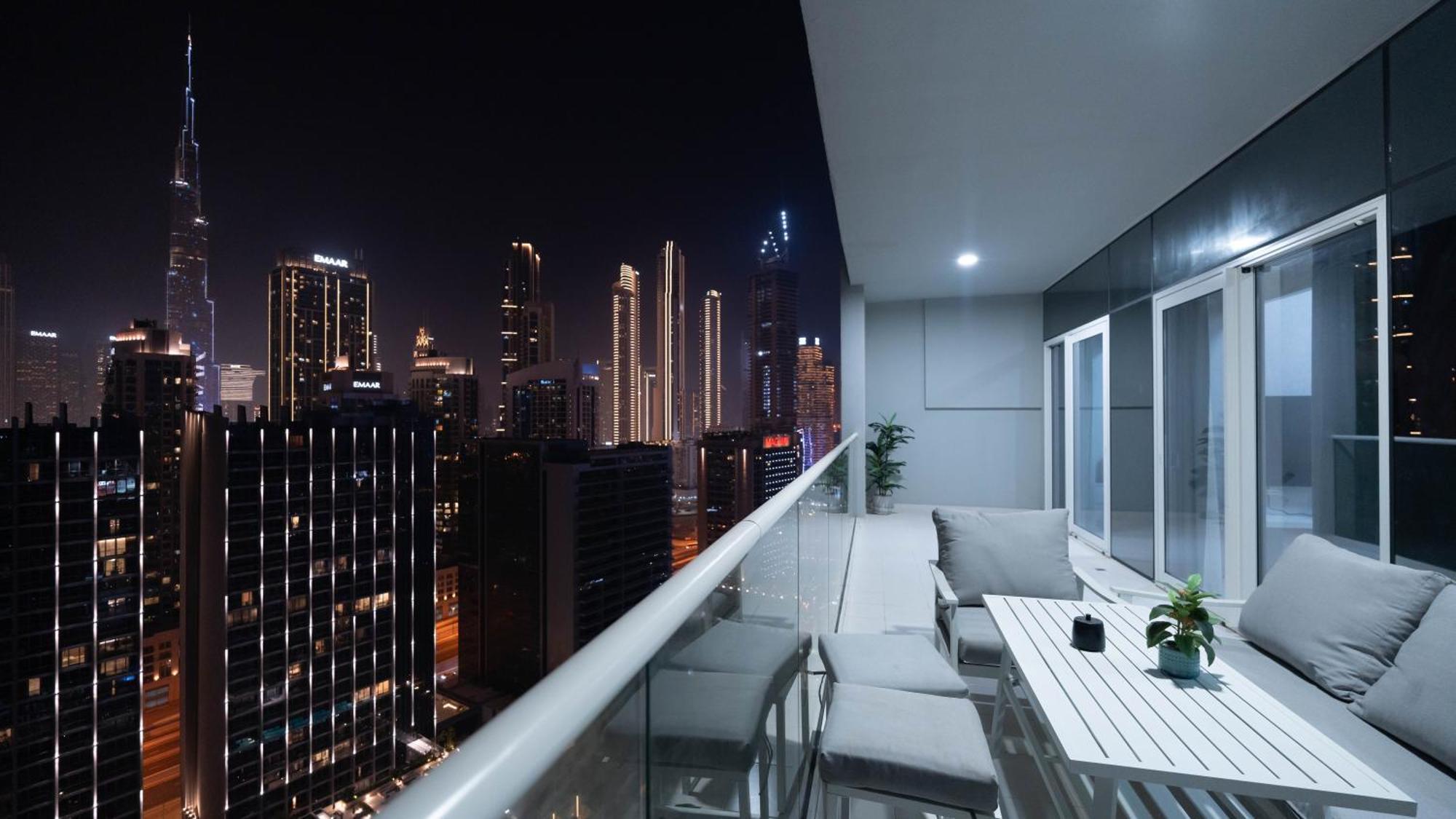 Luxury 2br With Burj View Gym & Pool Dubaï