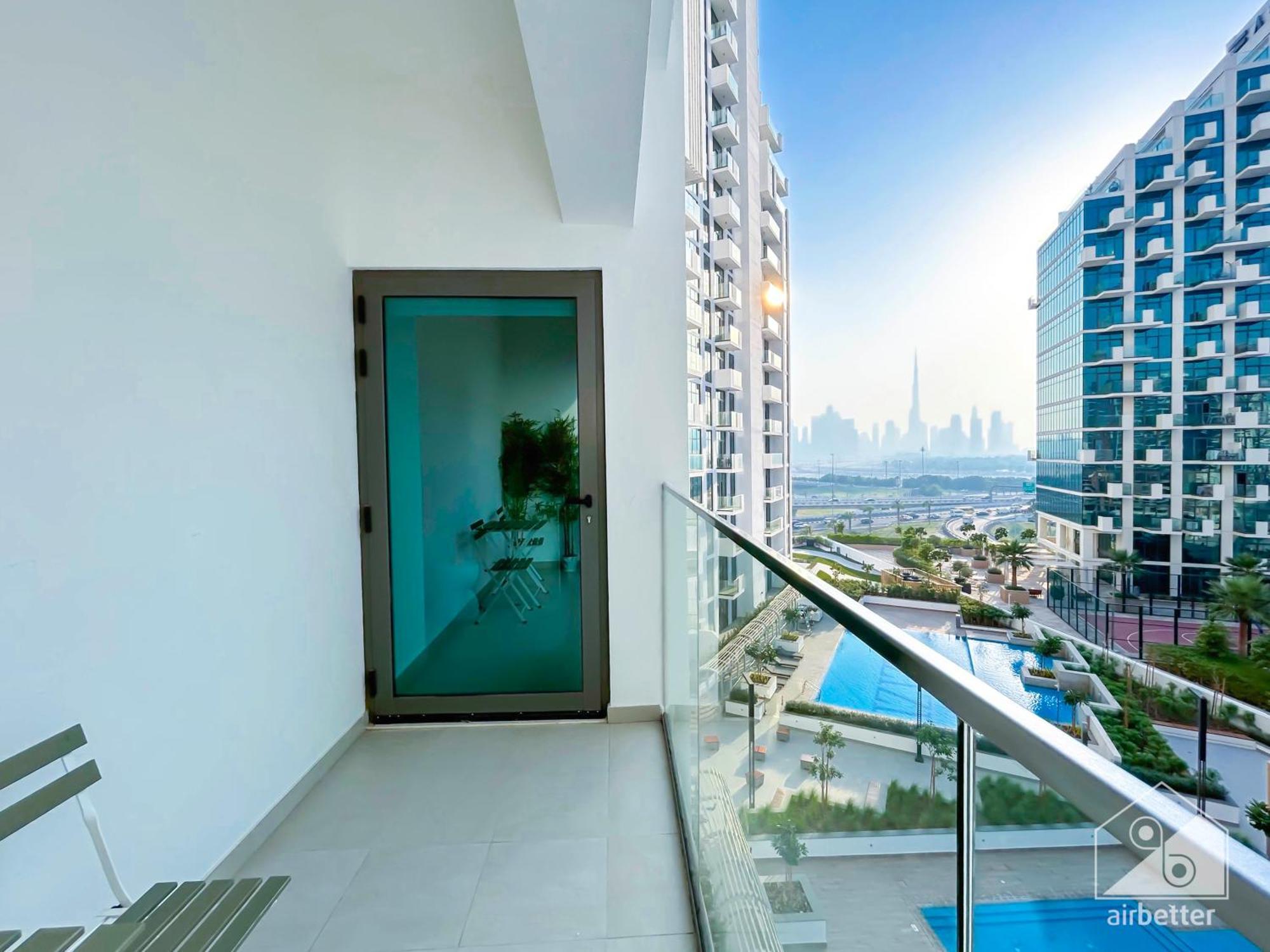 Cozy With Balcony & Stunning Views Dubaï