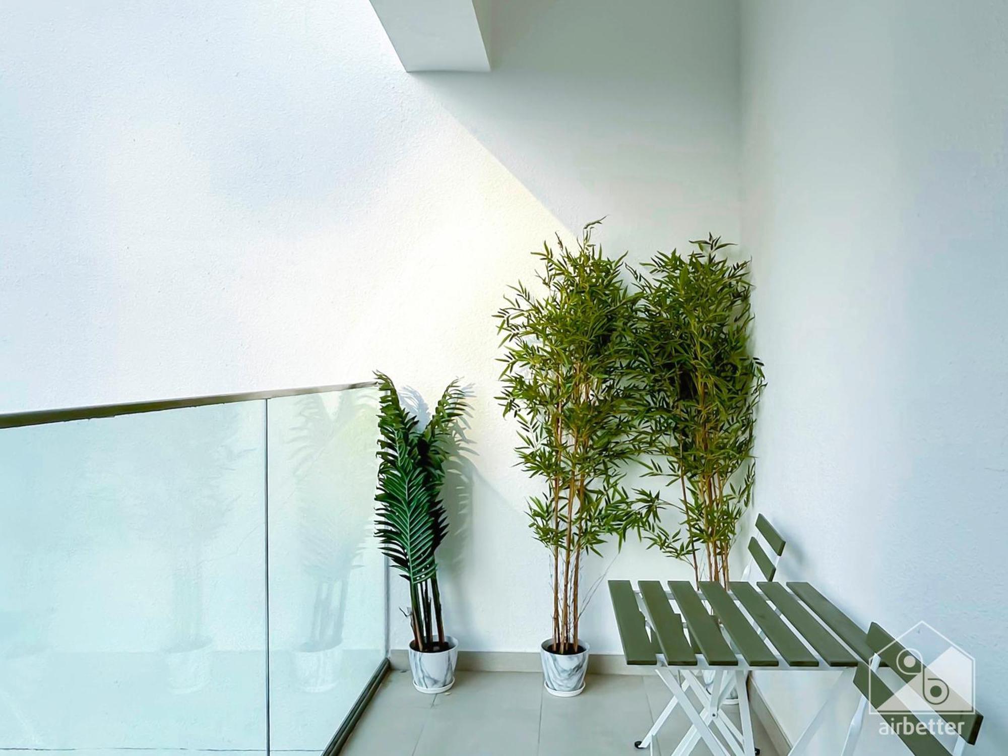 Cozy With Balcony & Stunning Views