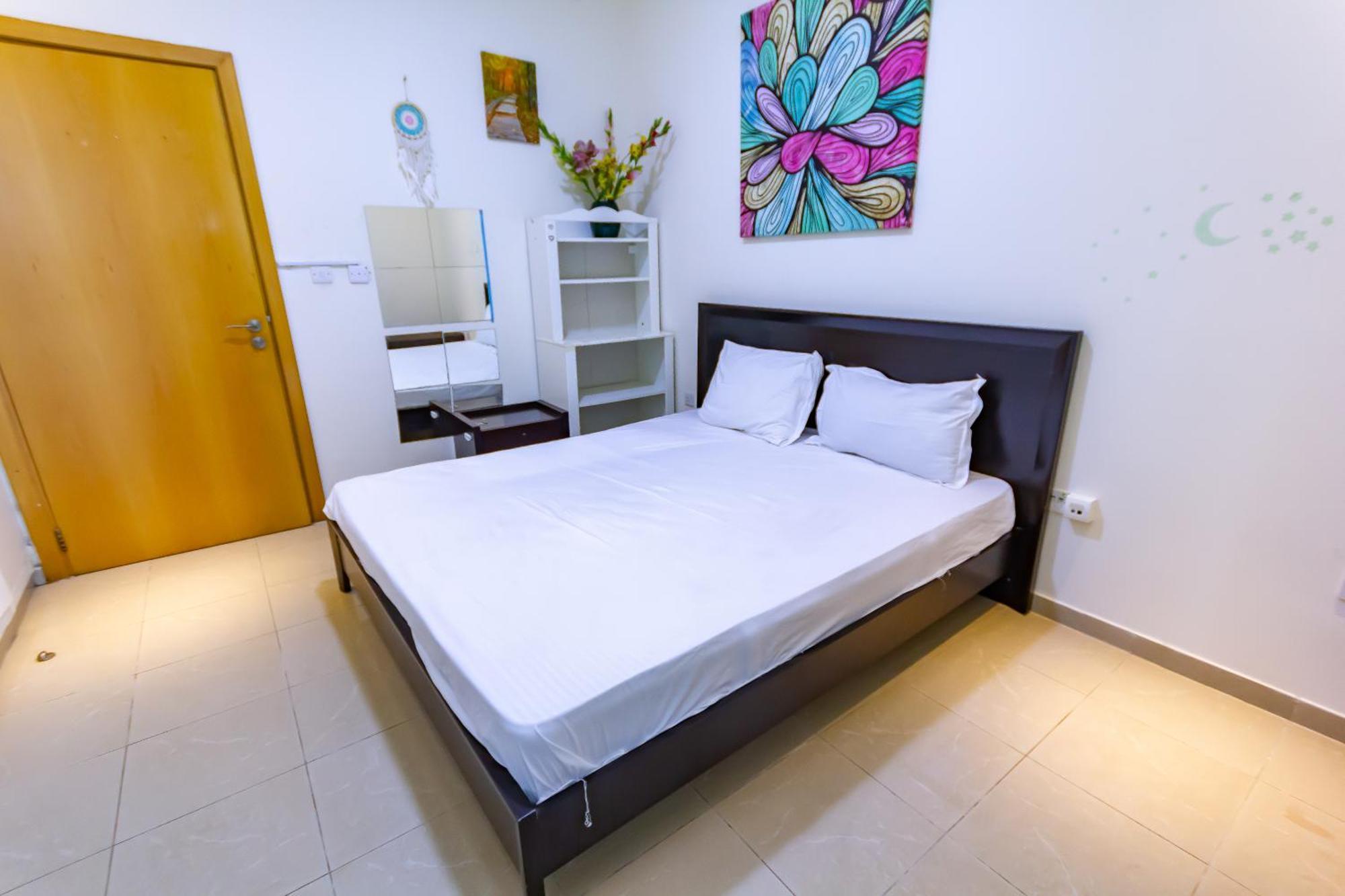Lovely Spacious For Ladies In Marina للفتيات فقط Apartamento *