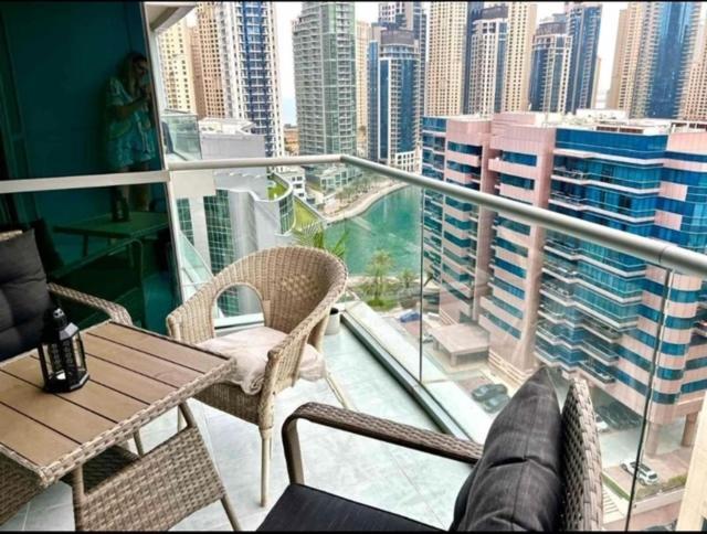 Apartamento Marina View With Pool, Gym, Tennis Court, 5 Mins To Dubái