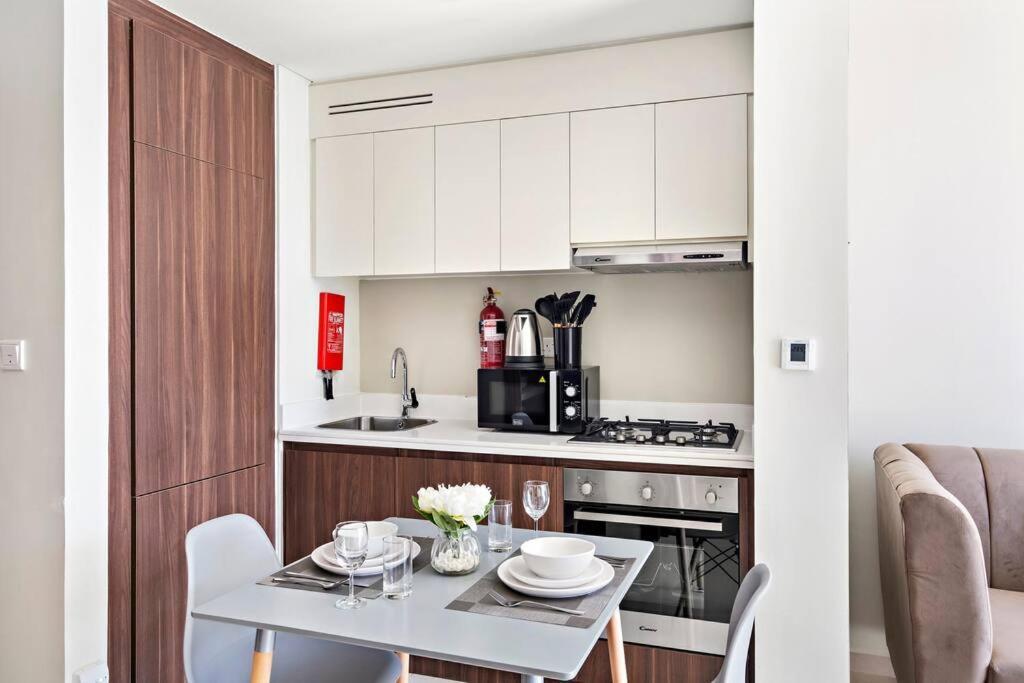 Cozy 1bhk With A Burj Khalifa View Lägenhet