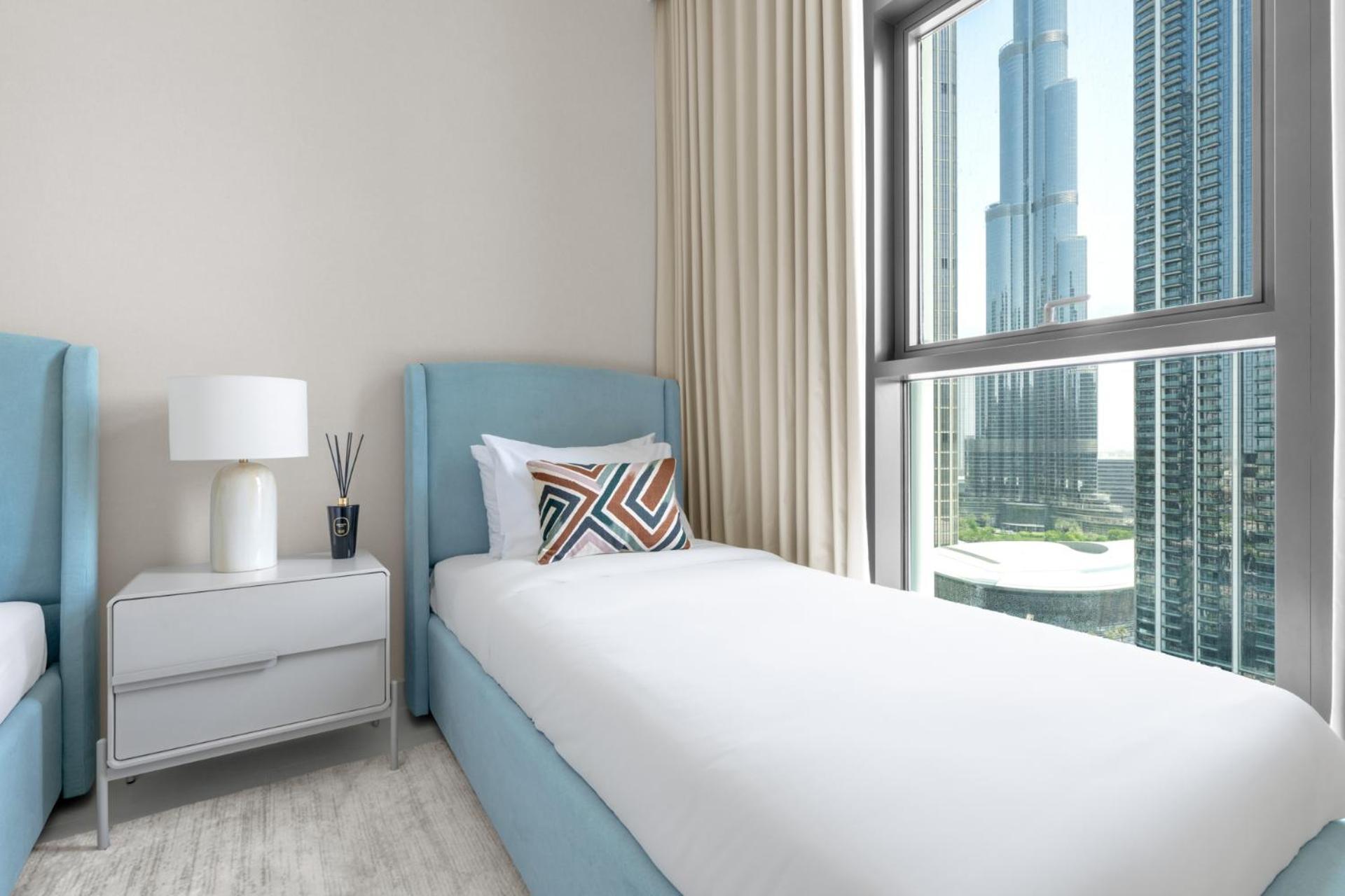 Stunning 3 Bedroom With Burj Khalifa And Fountain Views - Sleeps 9 - 2 Balconies Appartement Dubaï
